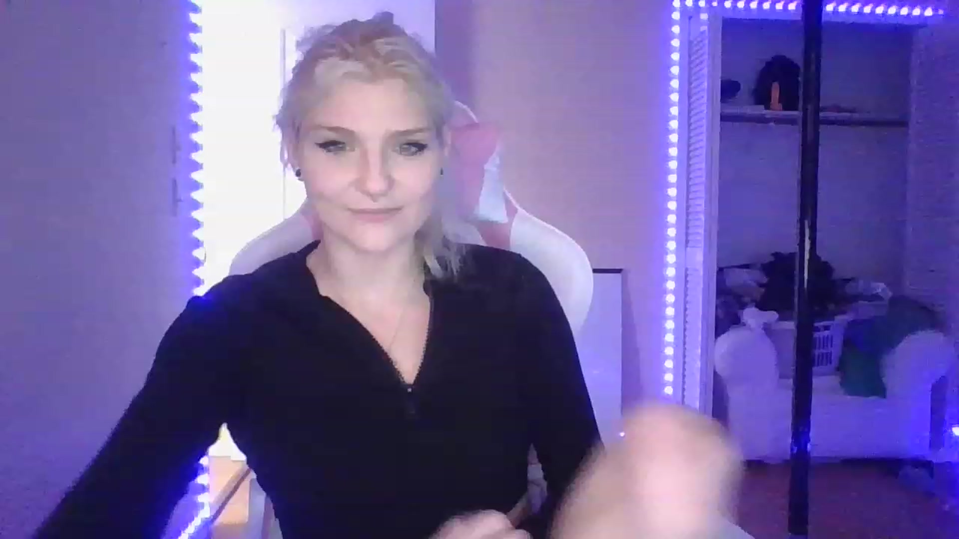 Gallery image thumbnail from DuckChan0's myfreecams stream on, 01/20/2023, 19:05 image 3 of 20