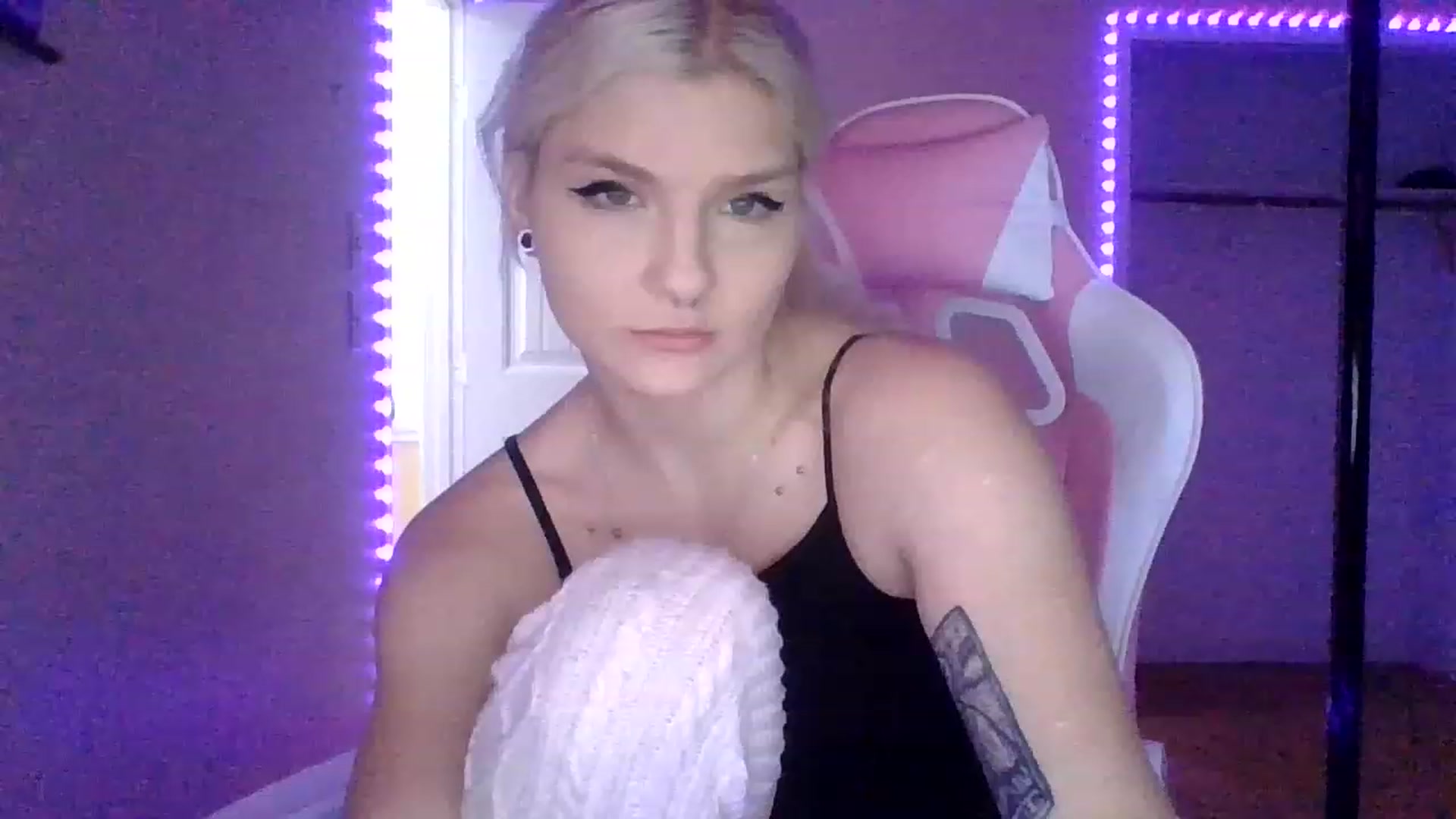 Gallery image thumbnail from DuckChan0's myfreecams stream on, 01/25/2023, 15:40 image 1 of 20