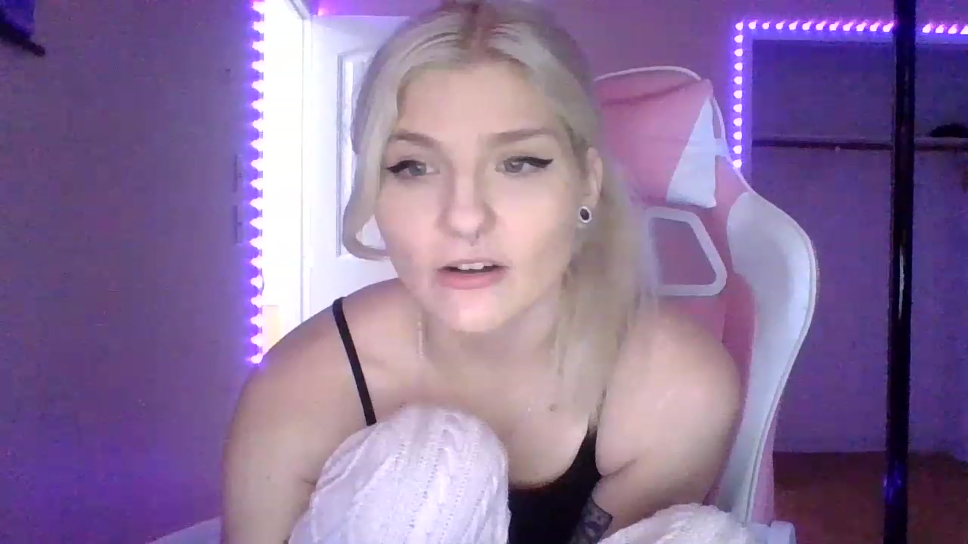 Gallery image thumbnail from DuckChan0's myfreecams stream on, 01/25/2023, 15:40 image 9 of 20