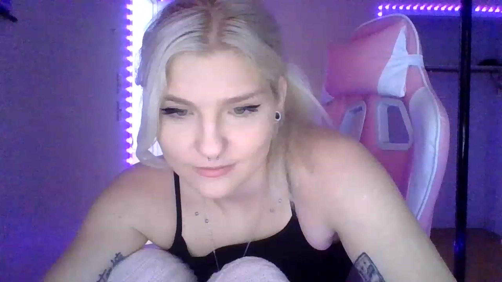 Gallery image thumbnail from DuckChan0's myfreecams stream on, 01/25/2023, 15:40 image 11 of 20