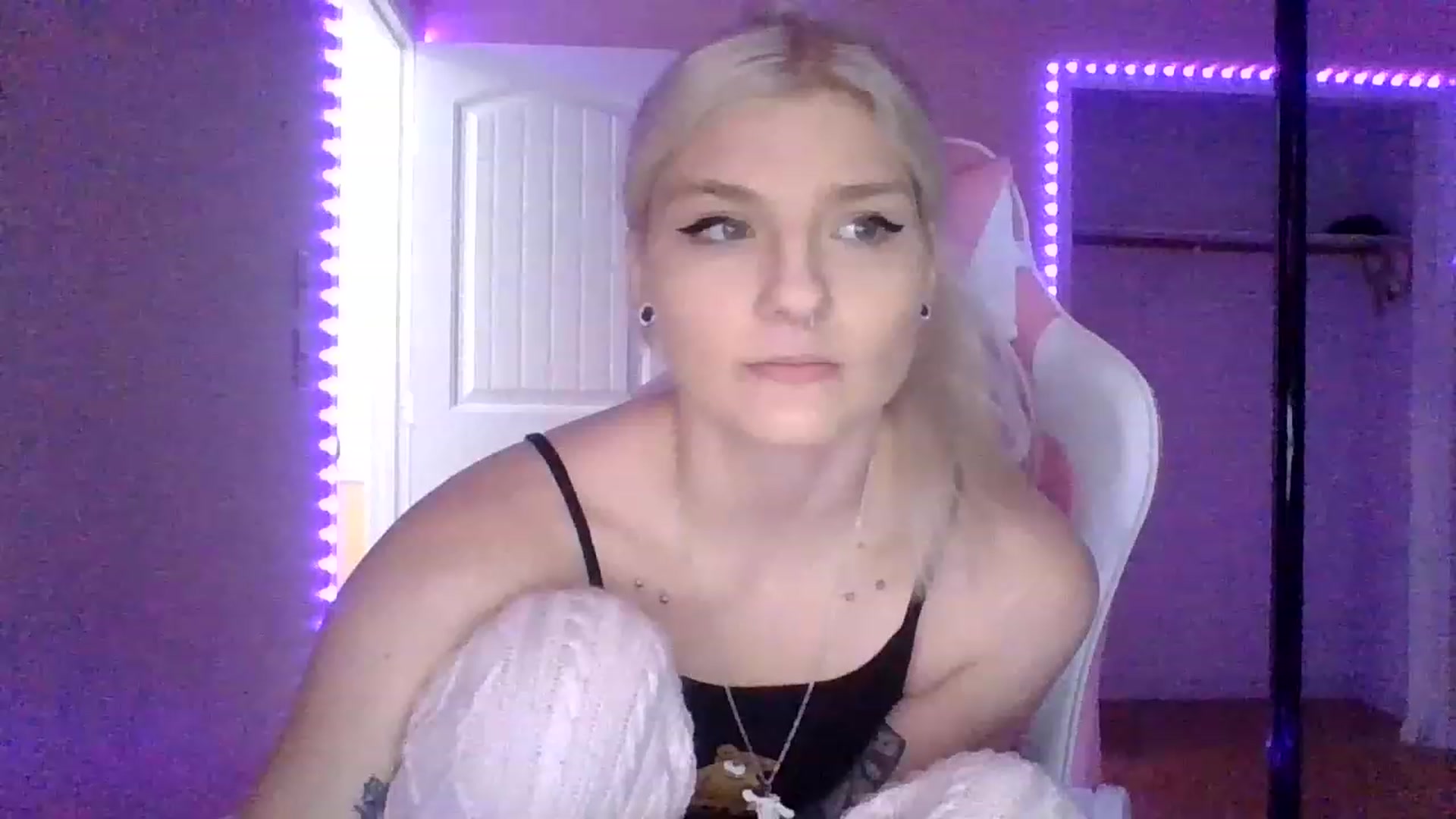 Gallery image thumbnail from DuckChan0's myfreecams stream on, 01/25/2023, 15:40 image 7 of 20