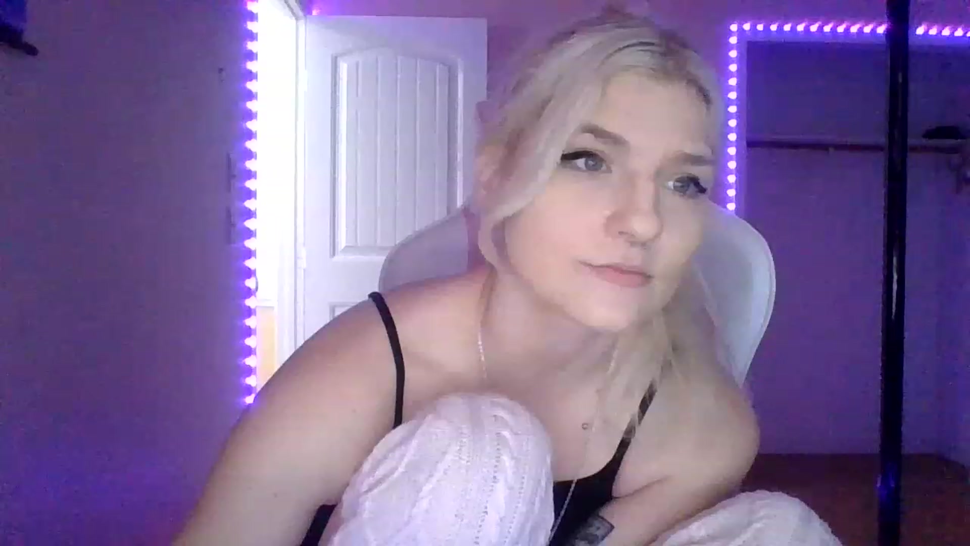 Gallery image thumbnail from DuckChan0's myfreecams stream on, 01/25/2023, 15:40 image 10 of 20