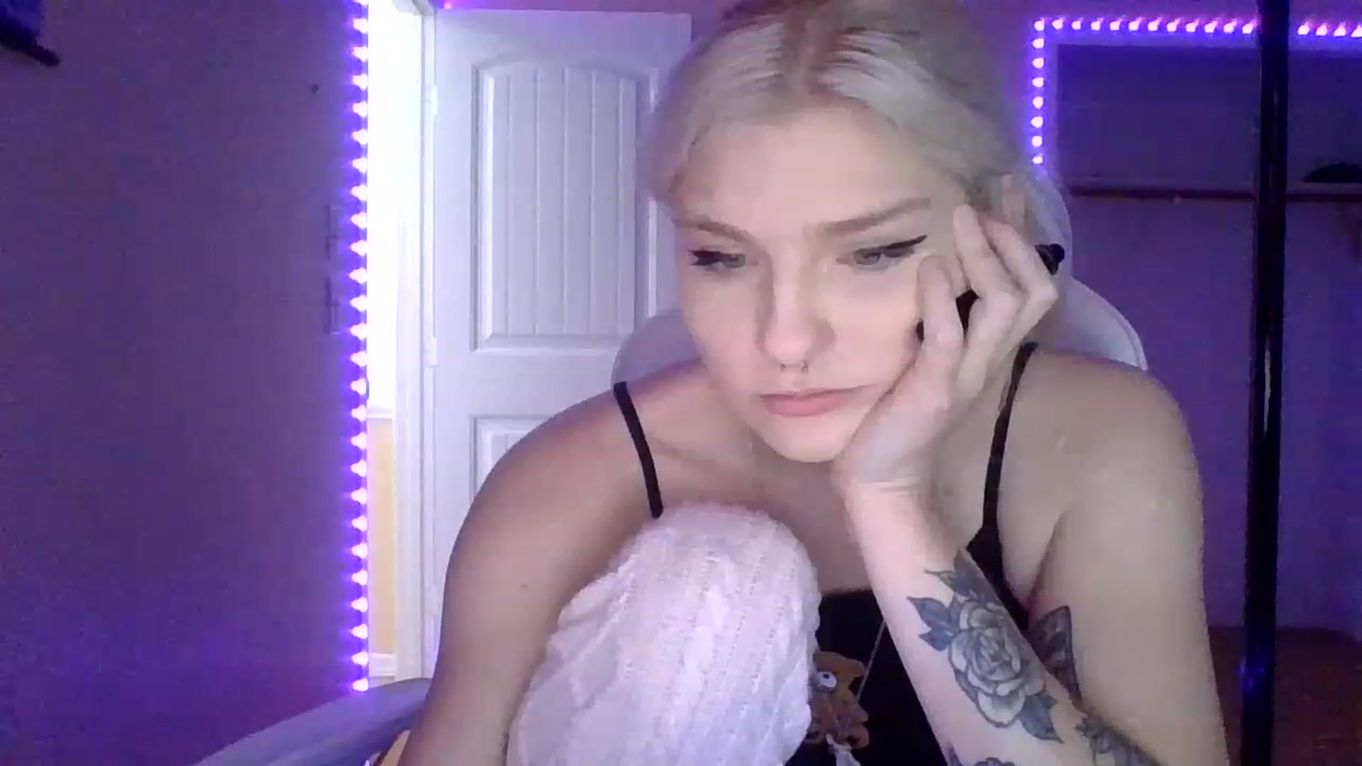 Gallery image thumbnail from DuckChan0's myfreecams stream on, 01/25/2023, 15:40 image 2 of 20