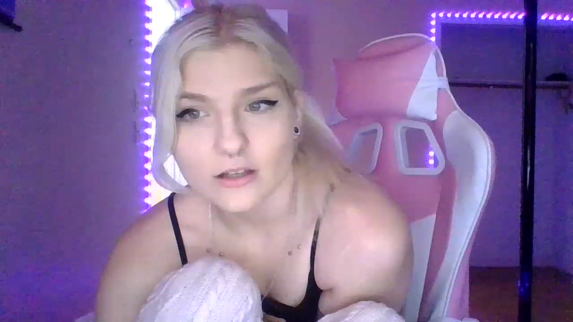 Gallery image thumbnail from DuckChan0's myfreecams stream on, 01/25/2023, 15:40 image 13 of 20