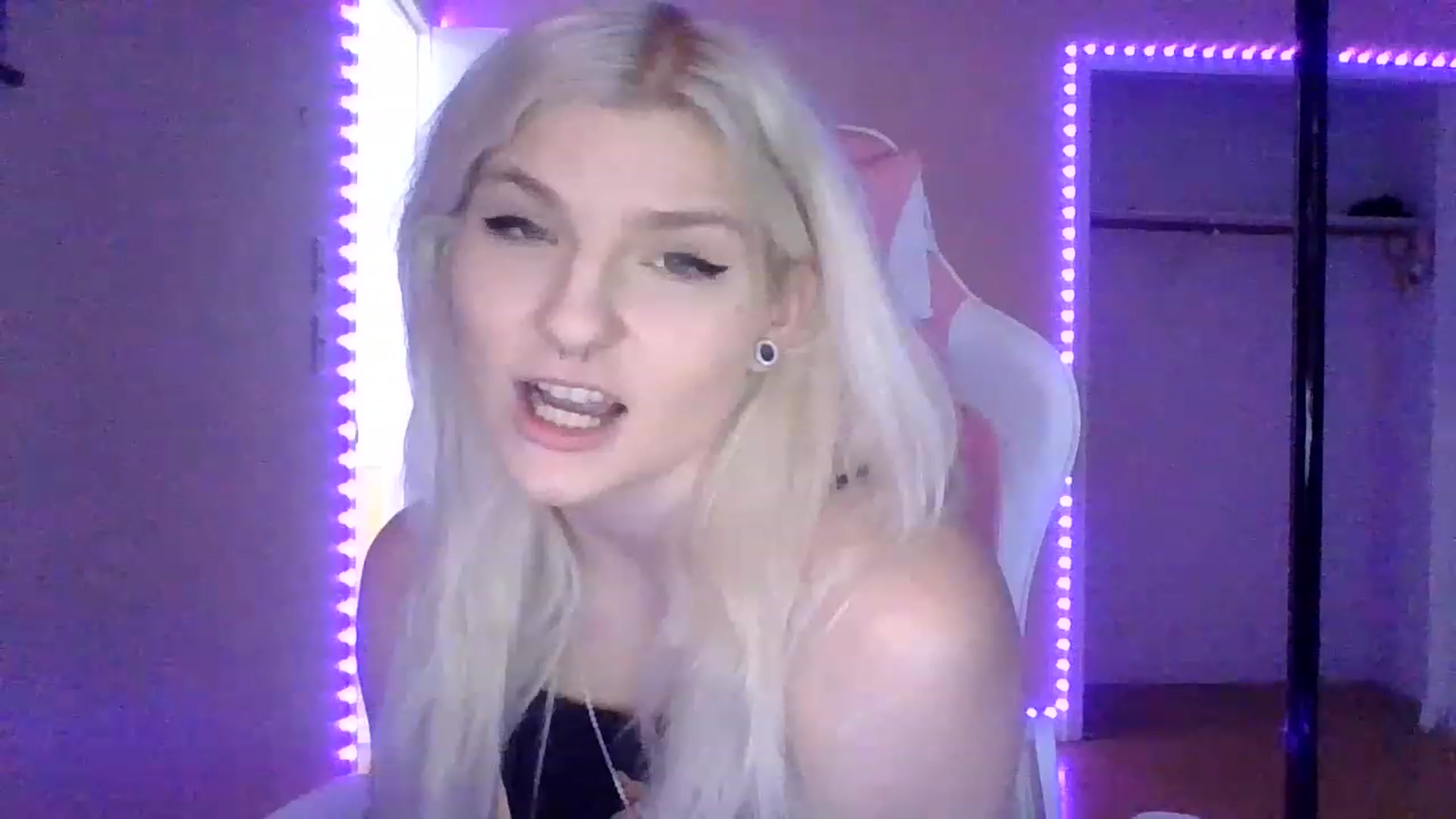 Gallery image thumbnail from DuckChan0's myfreecams stream on, 01/25/2023, 15:40 image 16 of 20