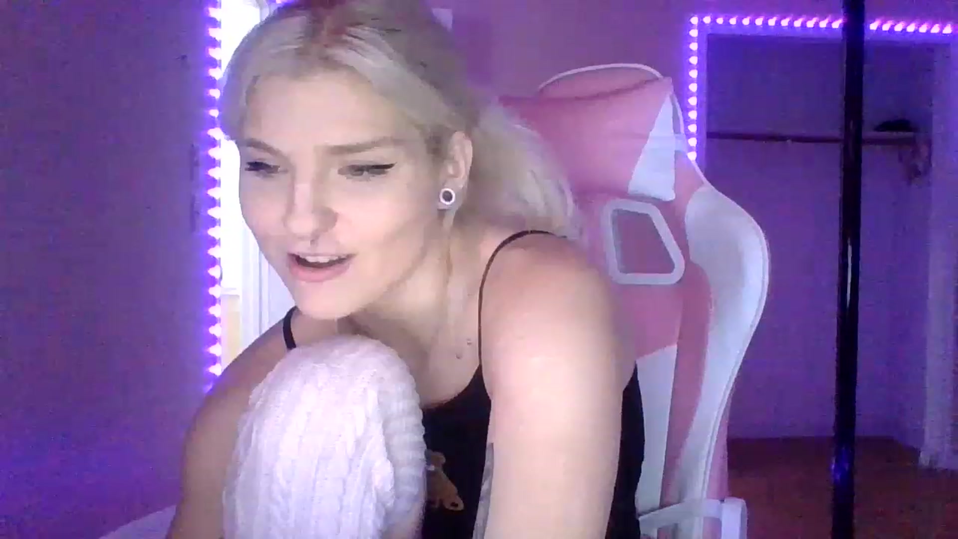 Gallery image thumbnail from DuckChan0's myfreecams stream on, 01/25/2023, 15:40 image 5 of 20