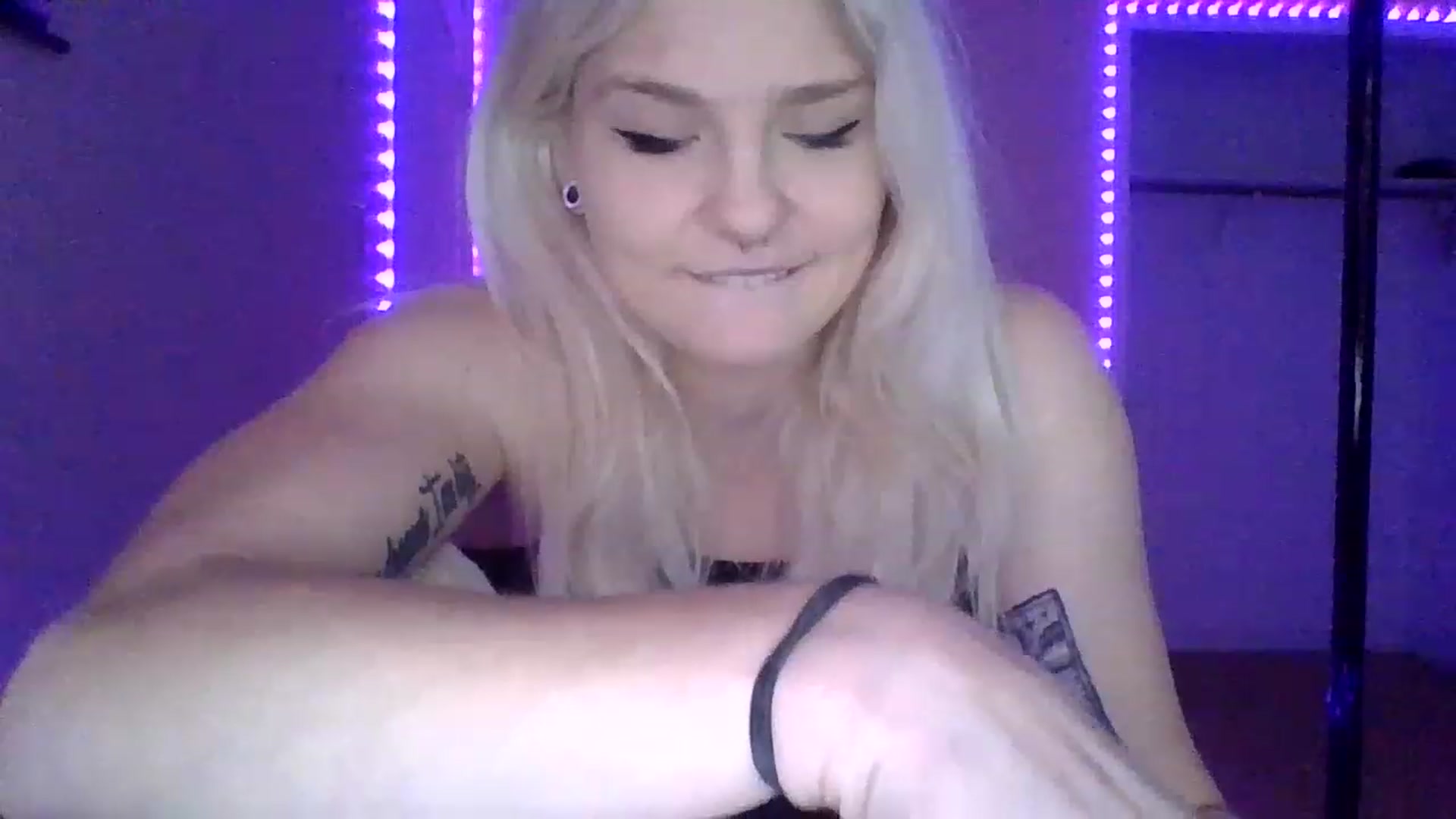Gallery image thumbnail from DuckChan0's myfreecams stream on, 01/25/2023, 16:25 image 19 of 20