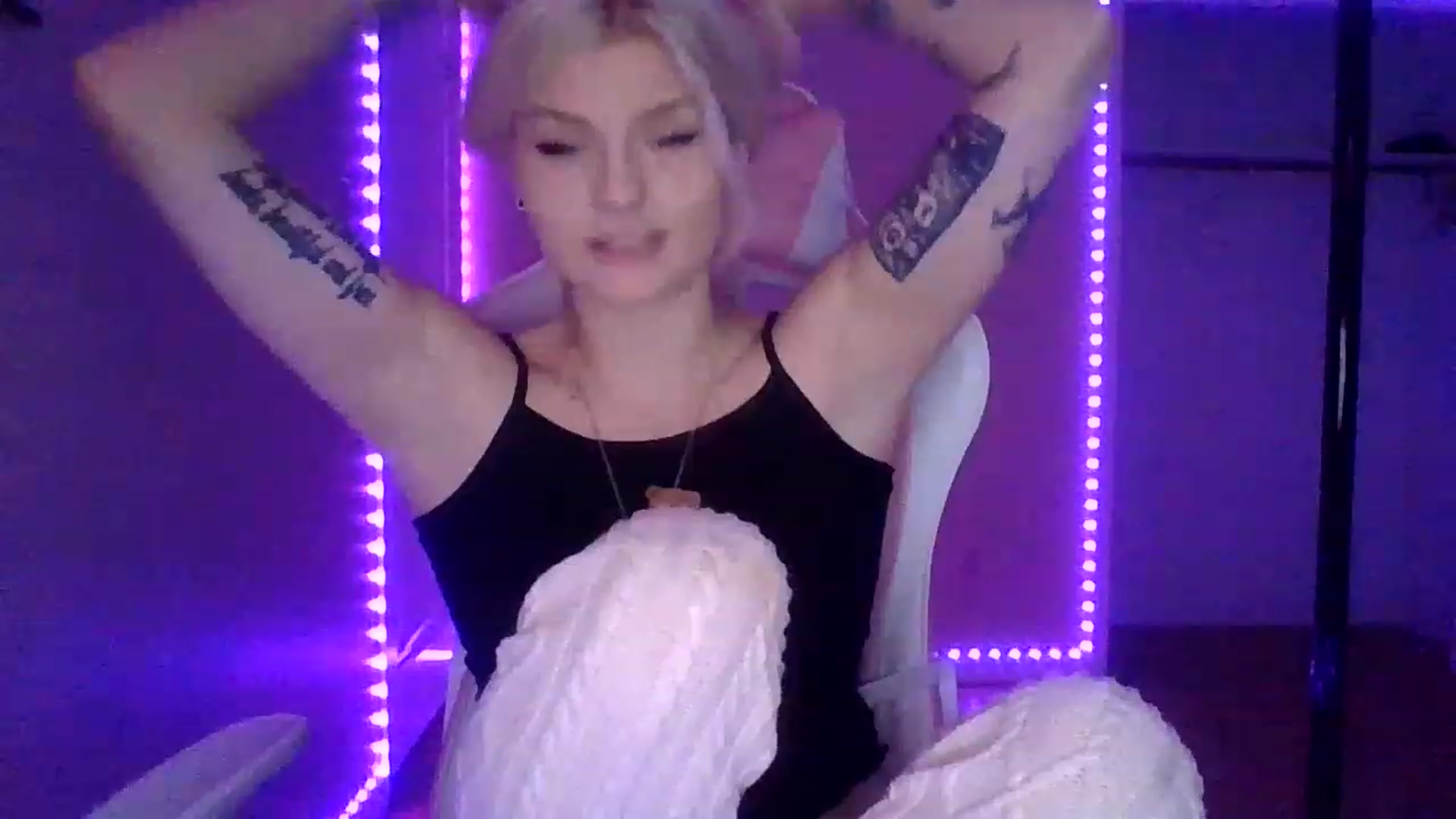 Gallery image thumbnail from DuckChan0's myfreecams stream on, 01/25/2023, 16:25 image 9 of 20