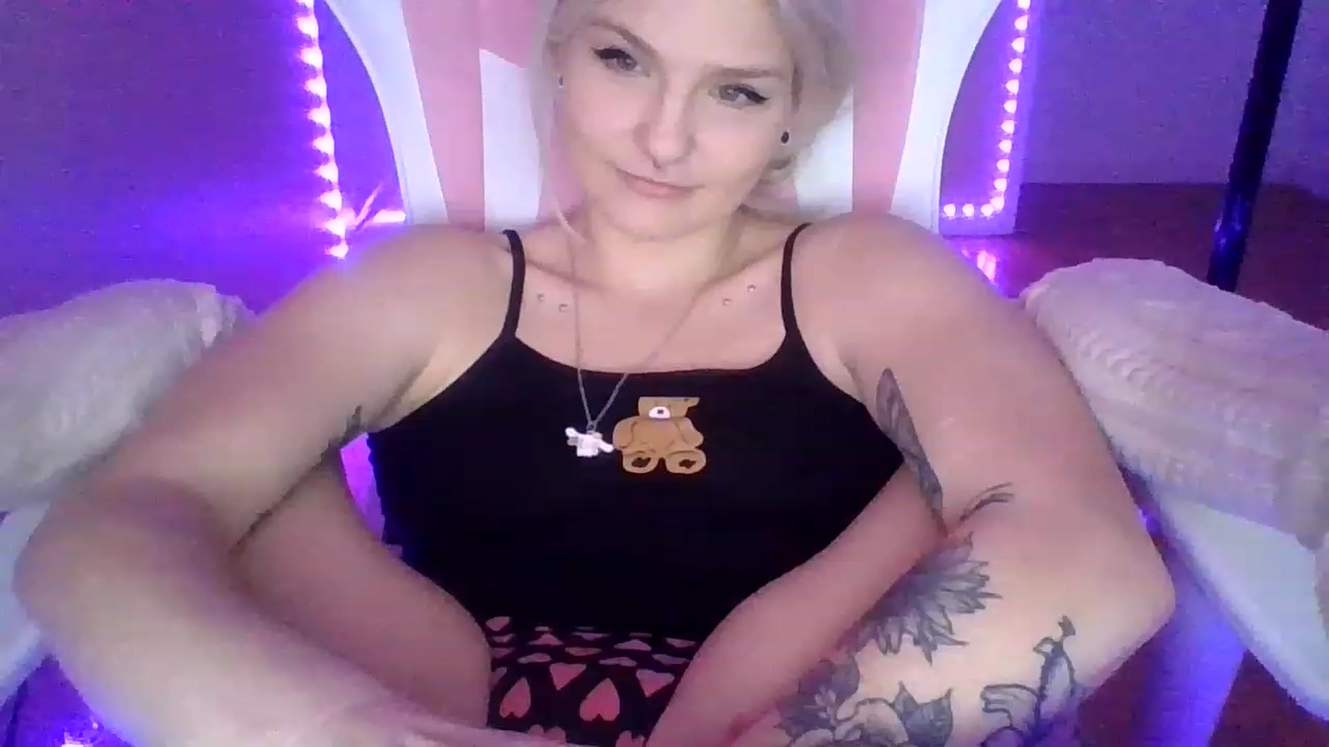 Gallery image thumbnail from DuckChan0's myfreecams stream on, 01/25/2023, 16:25 image 6 of 20