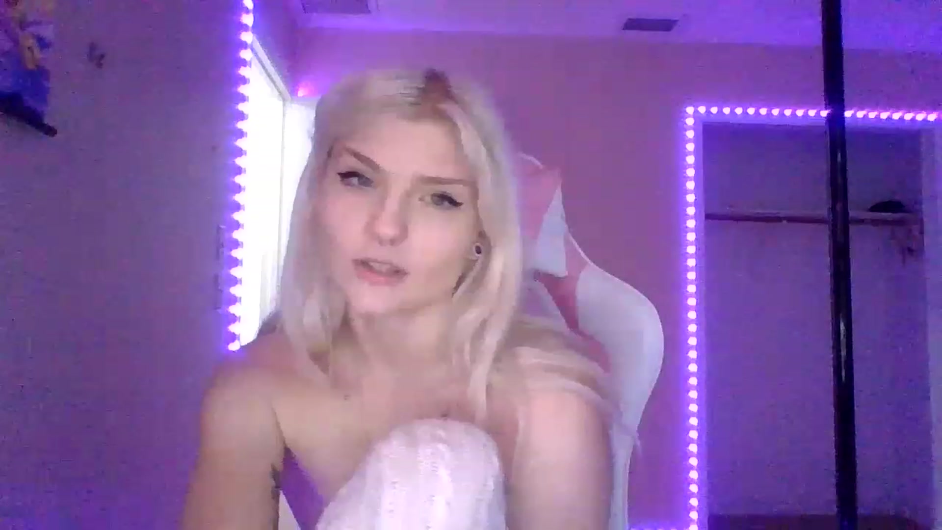 Gallery image thumbnail from DuckChan0's myfreecams stream on, 01/25/2023, 17:40 image 5 of 20