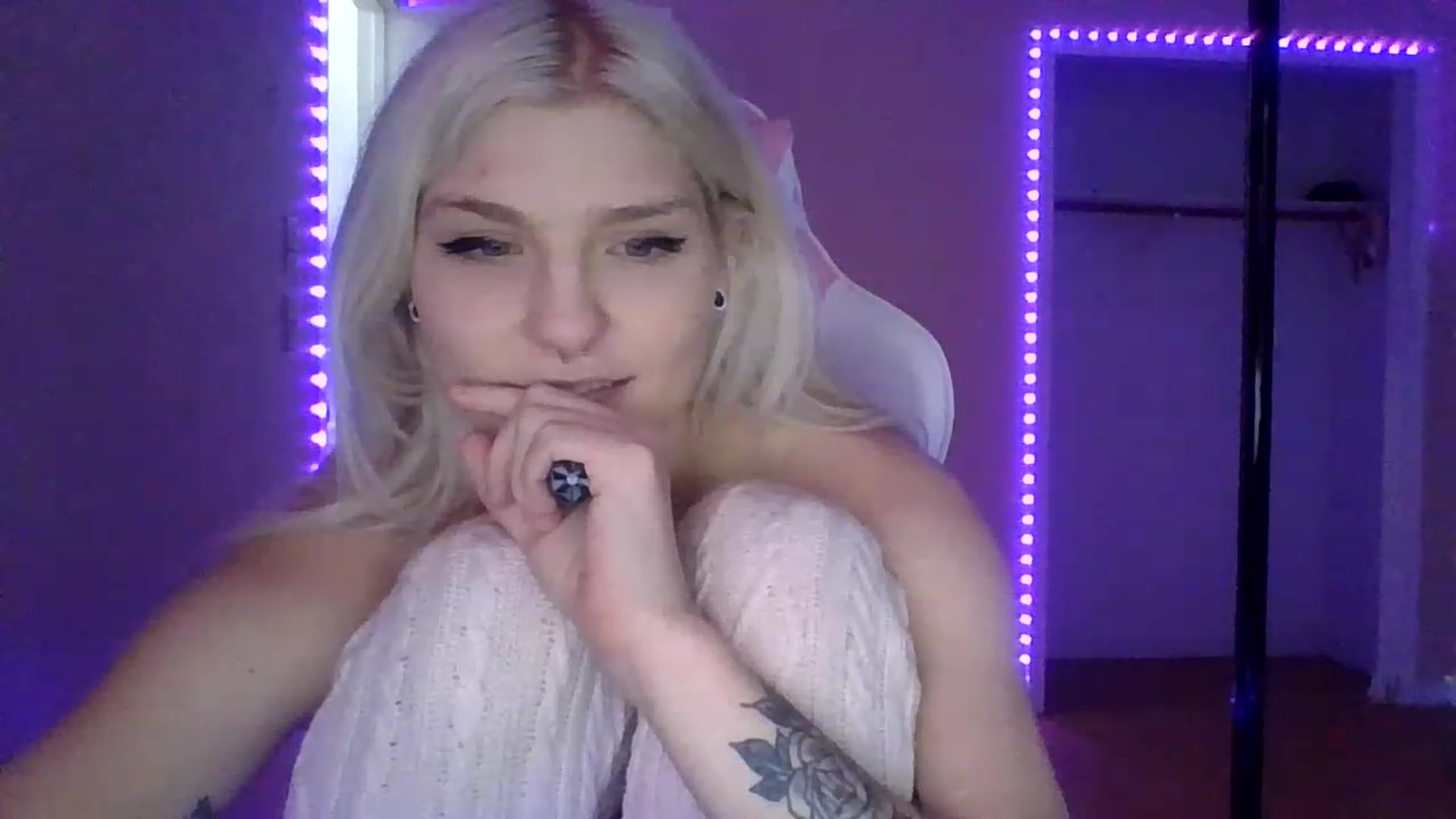 Gallery image thumbnail from DuckChan0's myfreecams stream on, 01/25/2023, 17:40 image 14 of 20