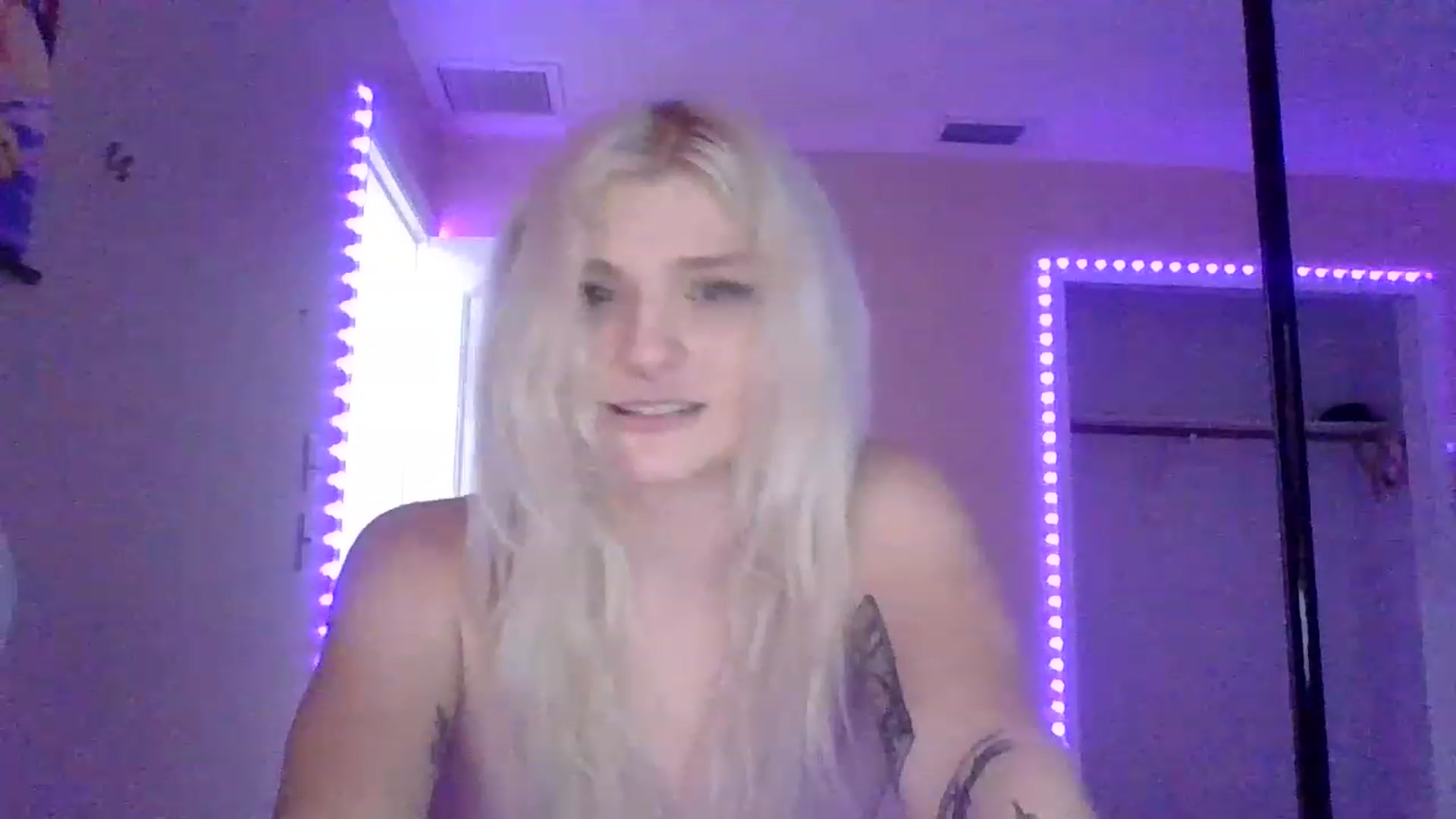 Gallery image thumbnail from DuckChan0's myfreecams stream on, 01/25/2023, 18:17 image 5 of 20