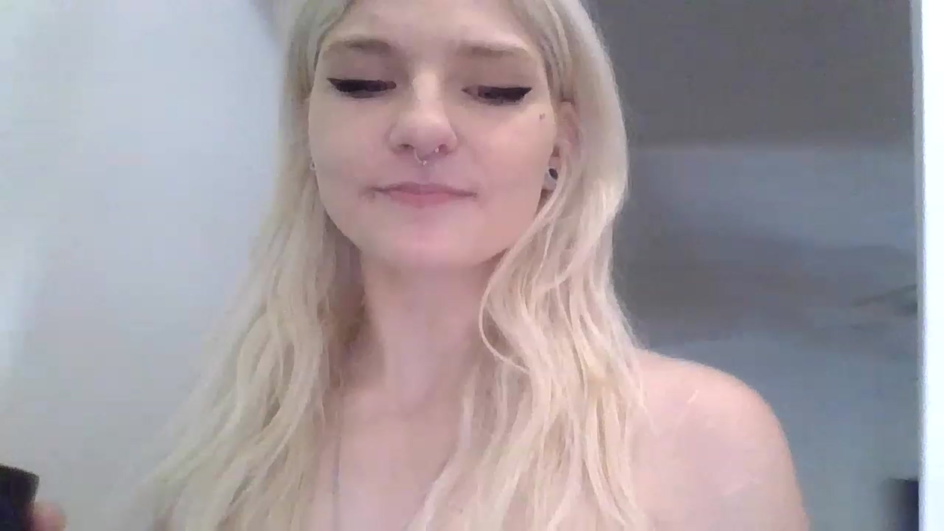Gallery image thumbnail from DuckChan0's myfreecams stream on, 01/25/2023, 18:17 image 8 of 20