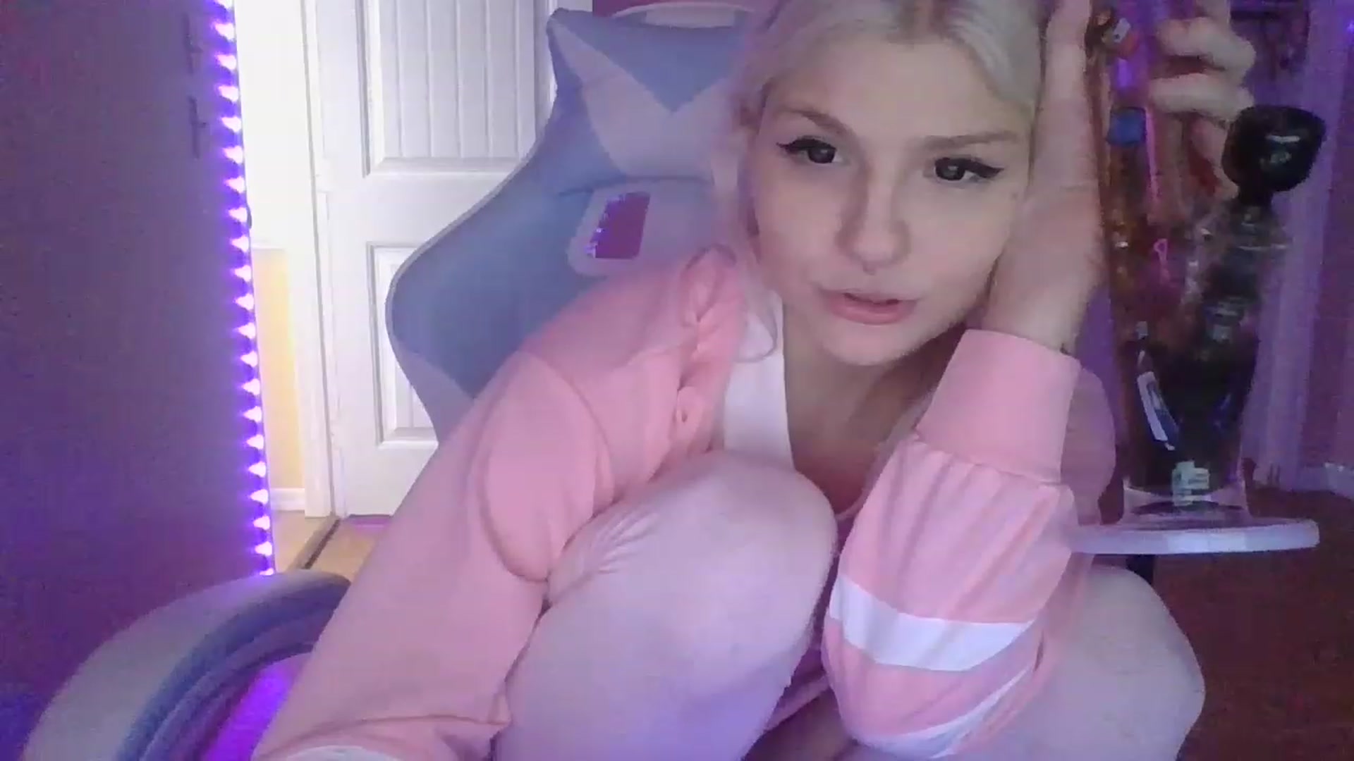 Gallery image thumbnail from DuckChan0's myfreecams stream on, 01/26/2023, 17:16 image 8 of 20