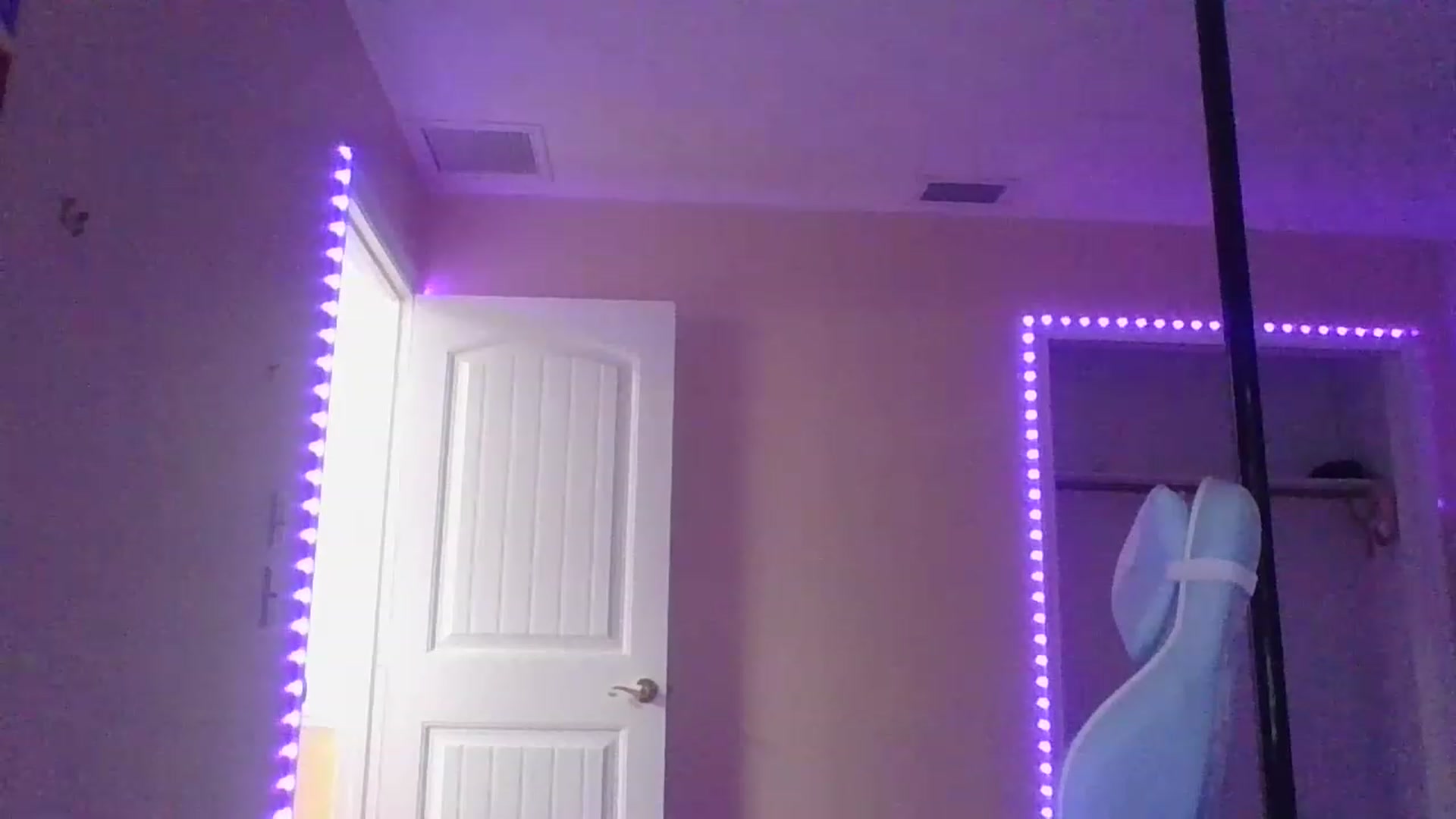 Gallery image thumbnail from DuckChan0's myfreecams stream on, 01/26/2023, 17:16 image 7 of 20