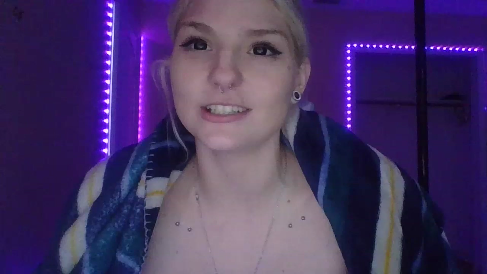 Gallery image thumbnail from DuckChan0's myfreecams stream on, 01/26/2023, 18:00 image 4 of 20