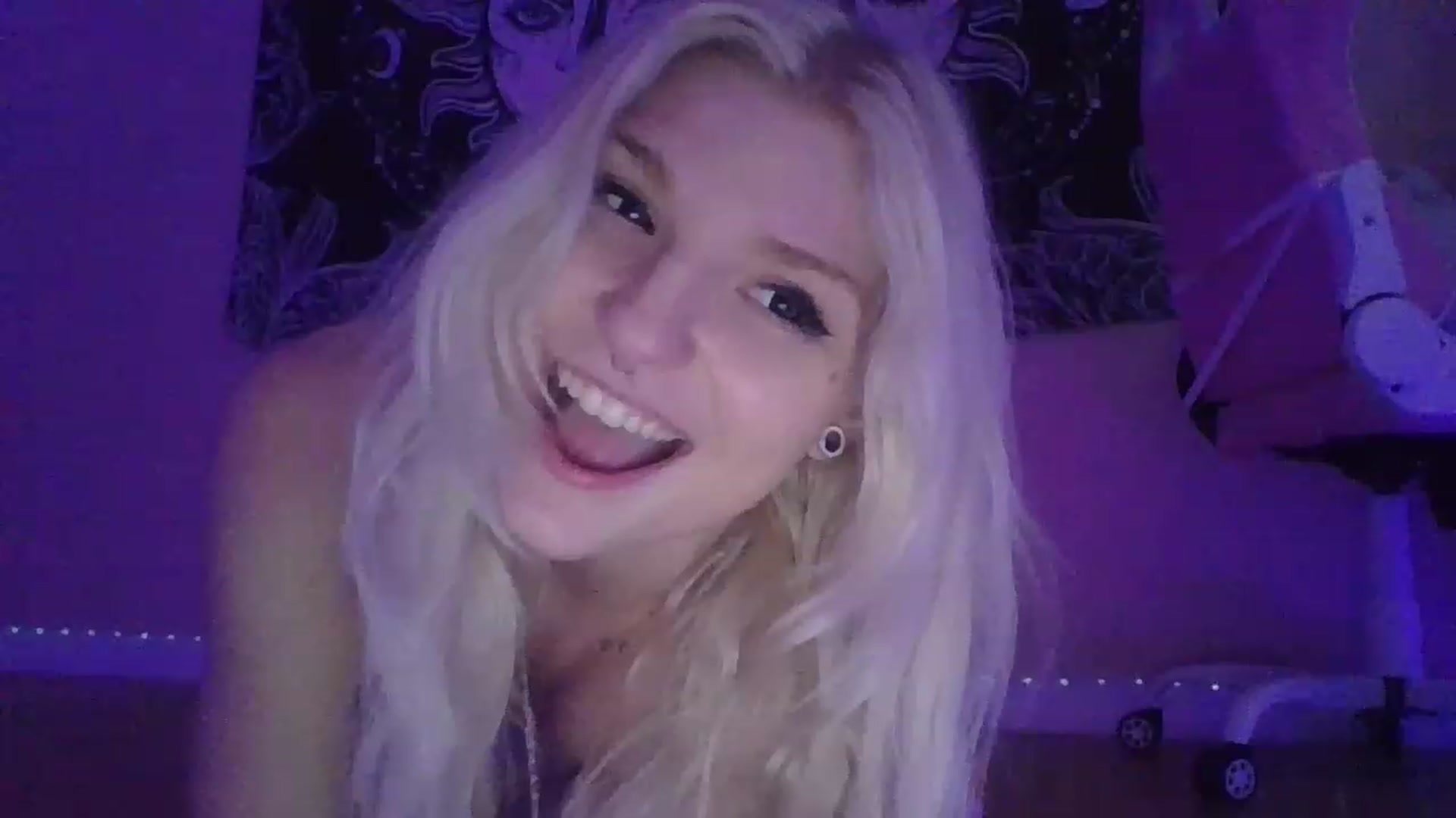 Gallery image thumbnail from DuckChan0's myfreecams stream on, 01/26/2023, 18:00 image 17 of 20