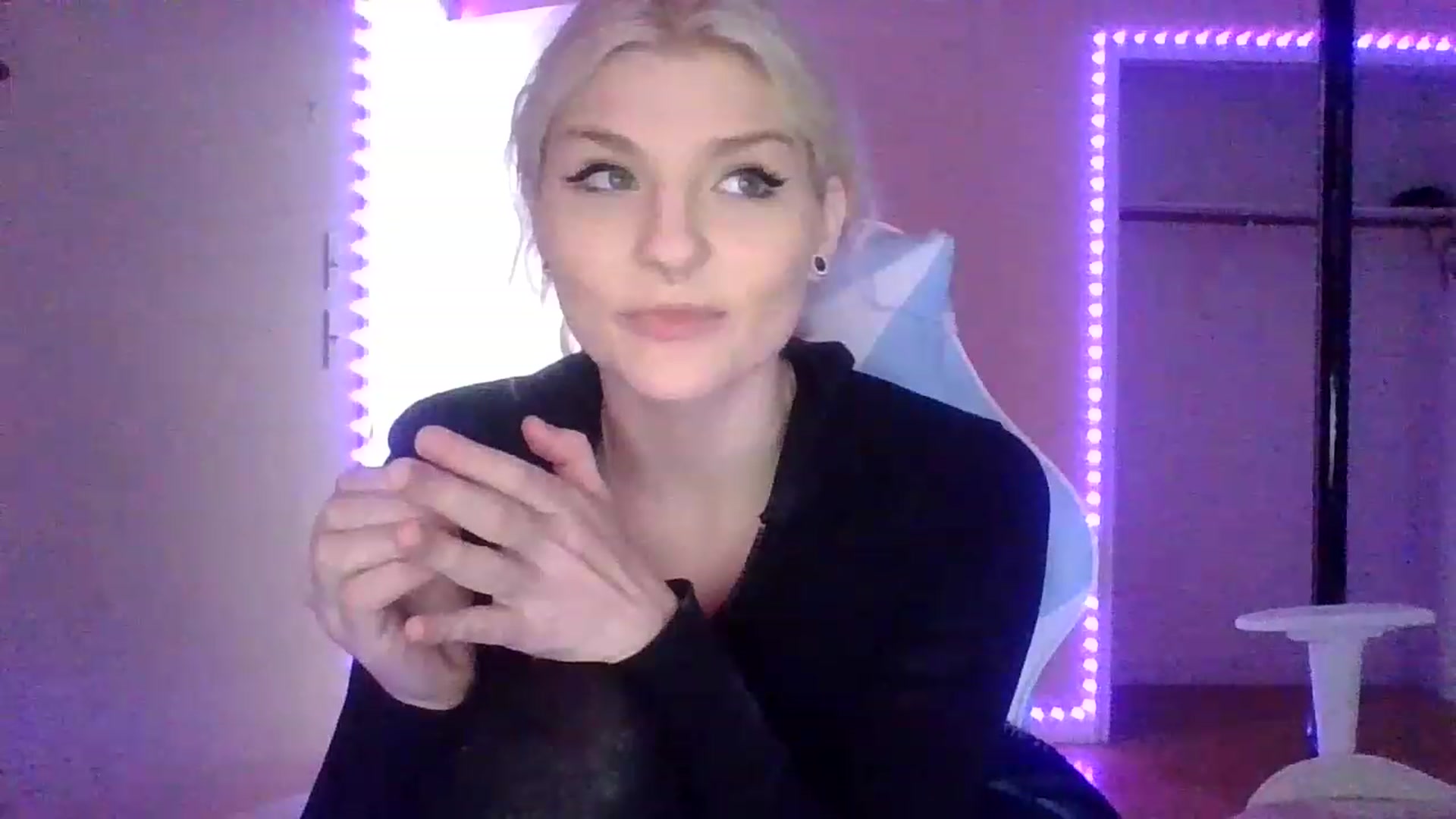 Gallery image thumbnail from DuckChan0's myfreecams stream on, 01/27/2023, 15:08 image 5 of 20