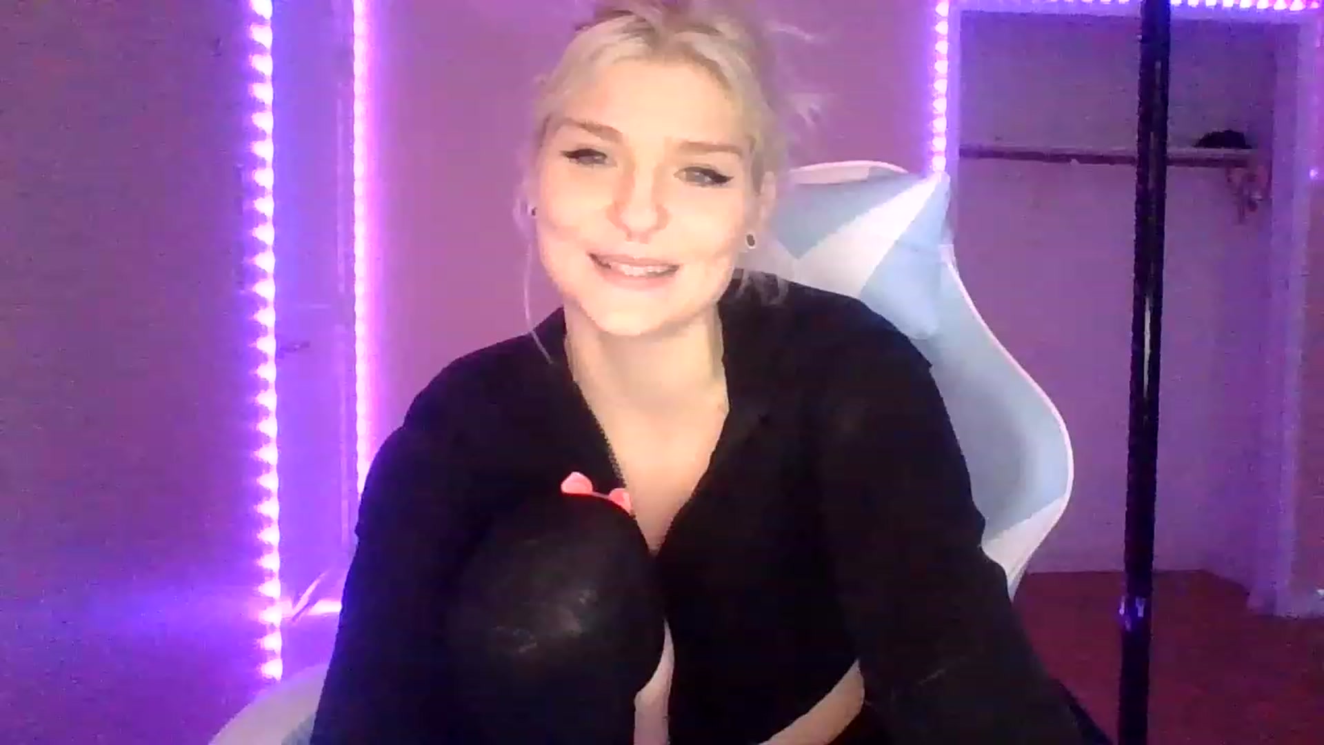 Gallery image thumbnail from DuckChan0's myfreecams stream on, 01/27/2023, 15:08 image 19 of 20