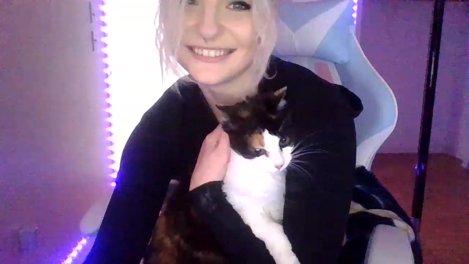 Gallery image thumbnail from DuckChan0's myfreecams stream on, 01/27/2023, 15:08 image 16 of 20