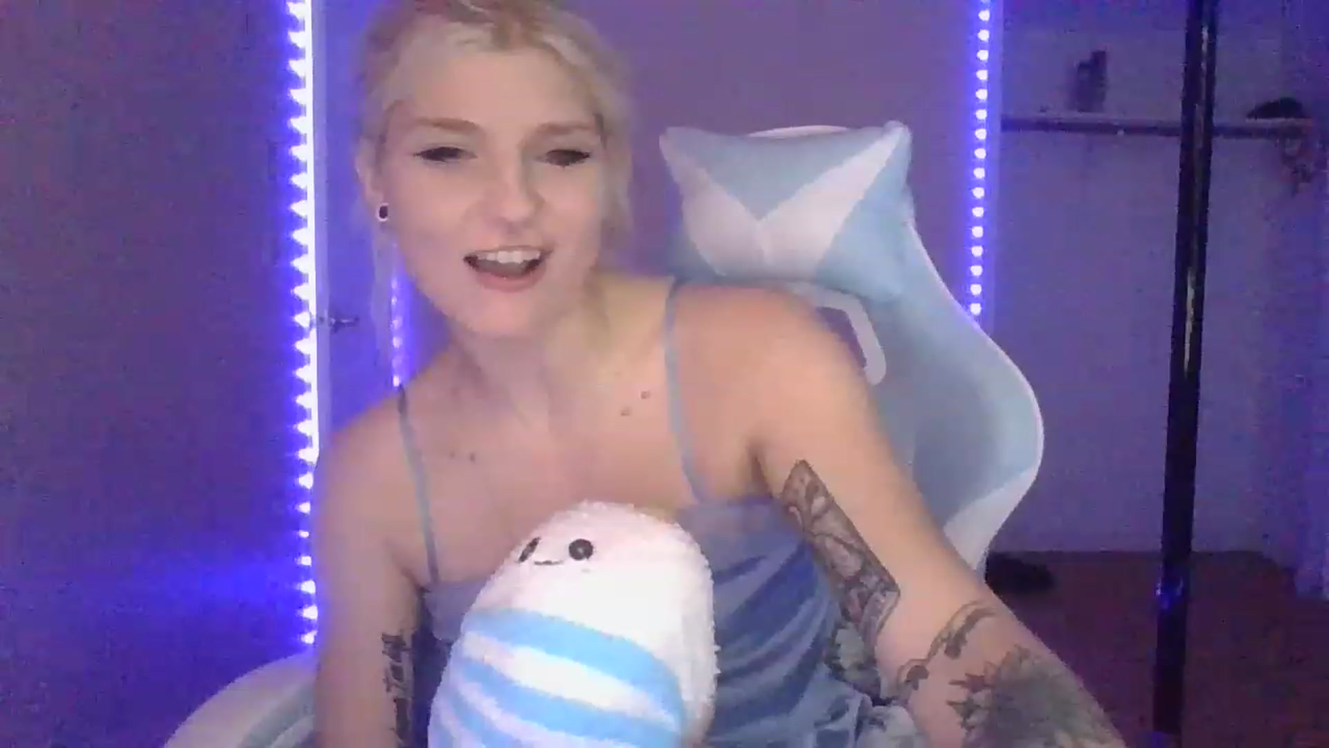 Gallery image thumbnail from DuckChan0's myfreecams stream on, 01/31/2023, 16:06 image 11 of 20