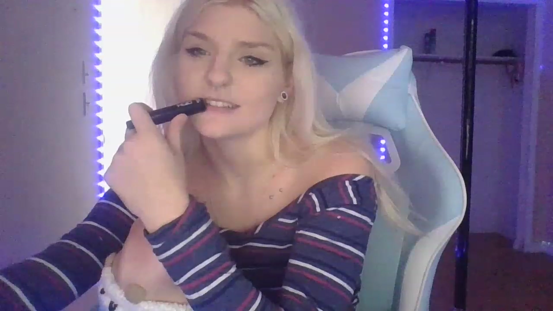 Gallery image thumbnail from DuckChan0's myfreecams stream on, 01/31/2023, 17:37 image 11 of 20