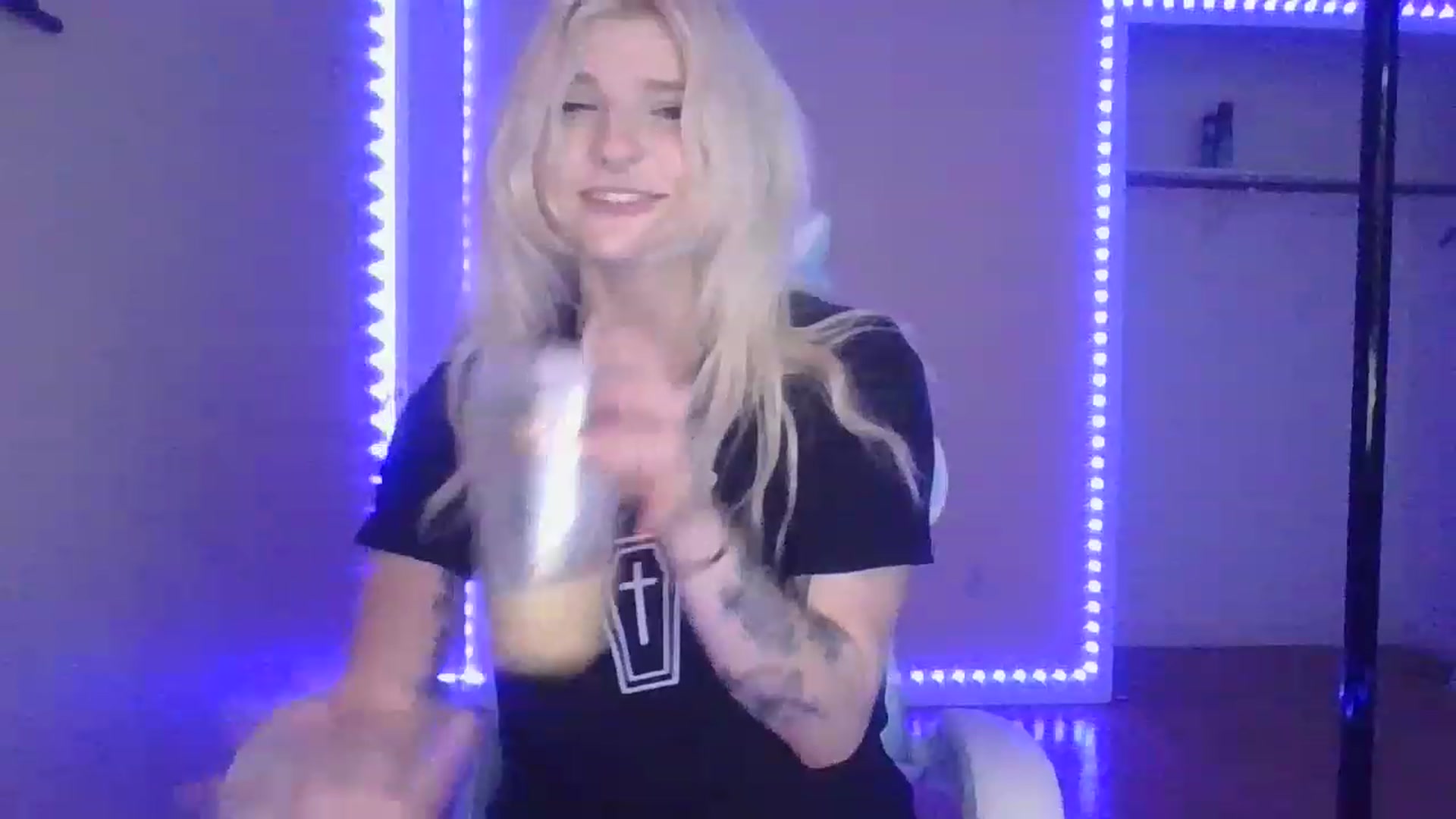 Gallery image thumbnail from DuckChan0's myfreecams stream on, 02/01/2023, 16:01 image 17 of 20