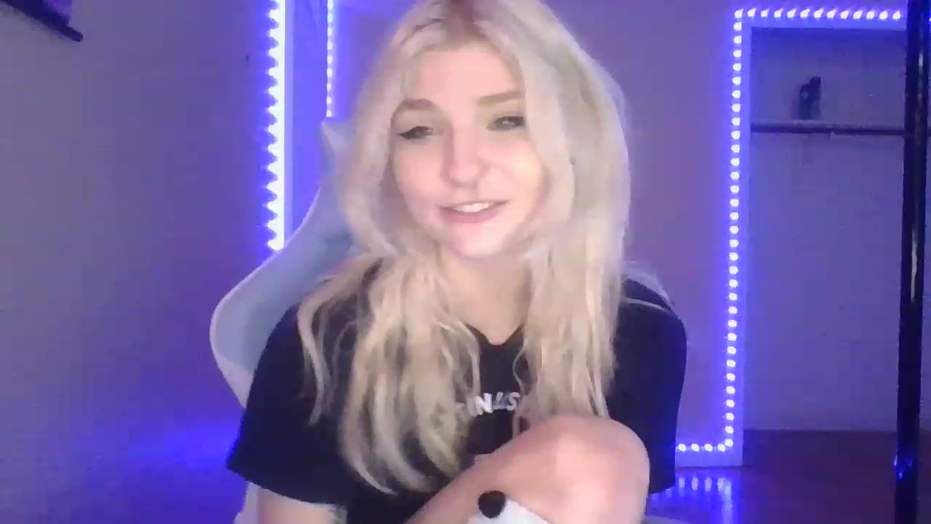 Gallery image thumbnail from DuckChan0's myfreecams stream on, 02/01/2023, 16:01 image 14 of 20