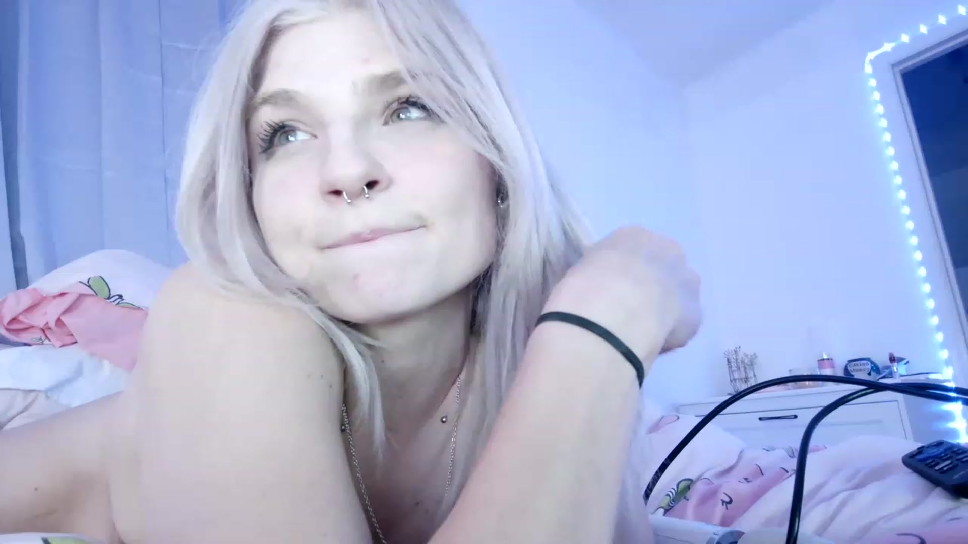 Gallery image thumbnail from DuckChan0's myfreecams stream on, 02/04/2023, 03:00 image 14 of 20