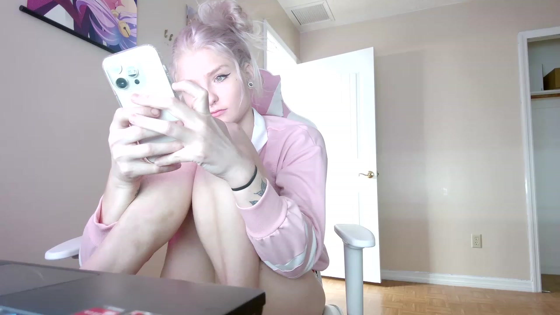 Gallery image thumbnail from DuckChan0's myfreecams stream on, 02/06/2023, 17:02 image 1 of 20