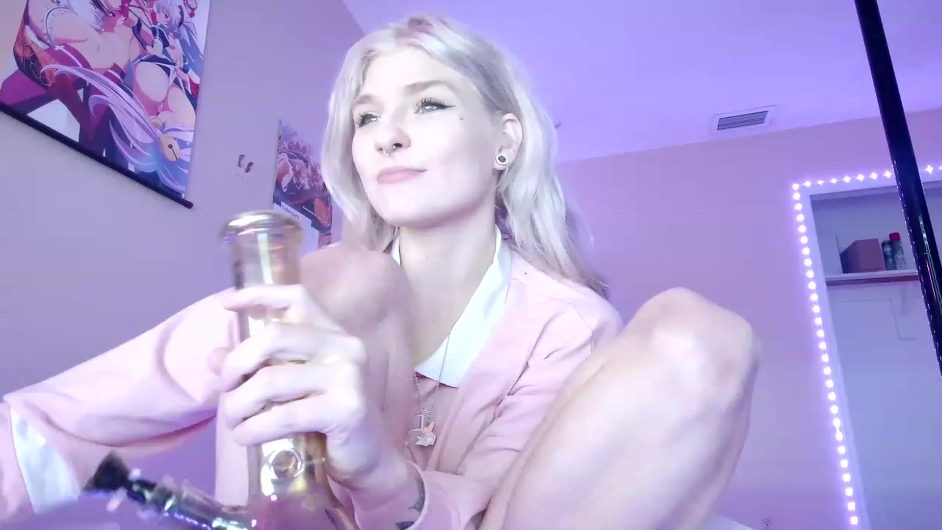 Gallery image thumbnail from DuckChan0's myfreecams stream on, 02/06/2023, 17:02 image 16 of 20