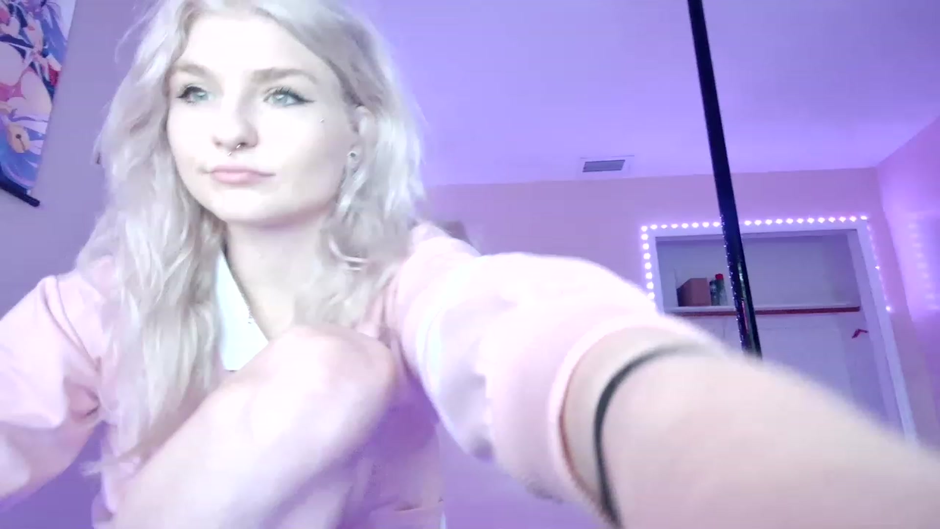 Gallery image thumbnail from DuckChan0's myfreecams stream on, 02/06/2023, 17:02 image 5 of 20