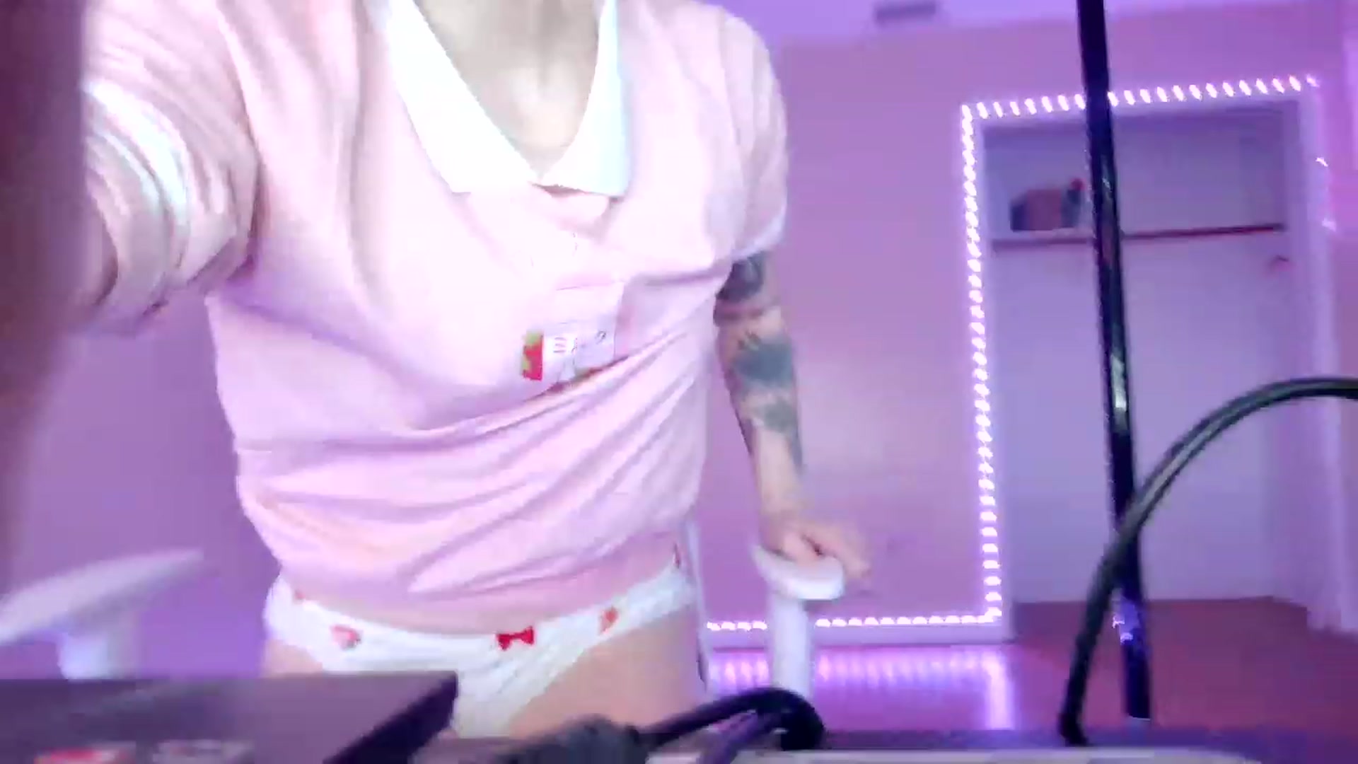 Gallery image thumbnail from DuckChan0's myfreecams stream on, 02/06/2023, 18:04 image 12 of 20