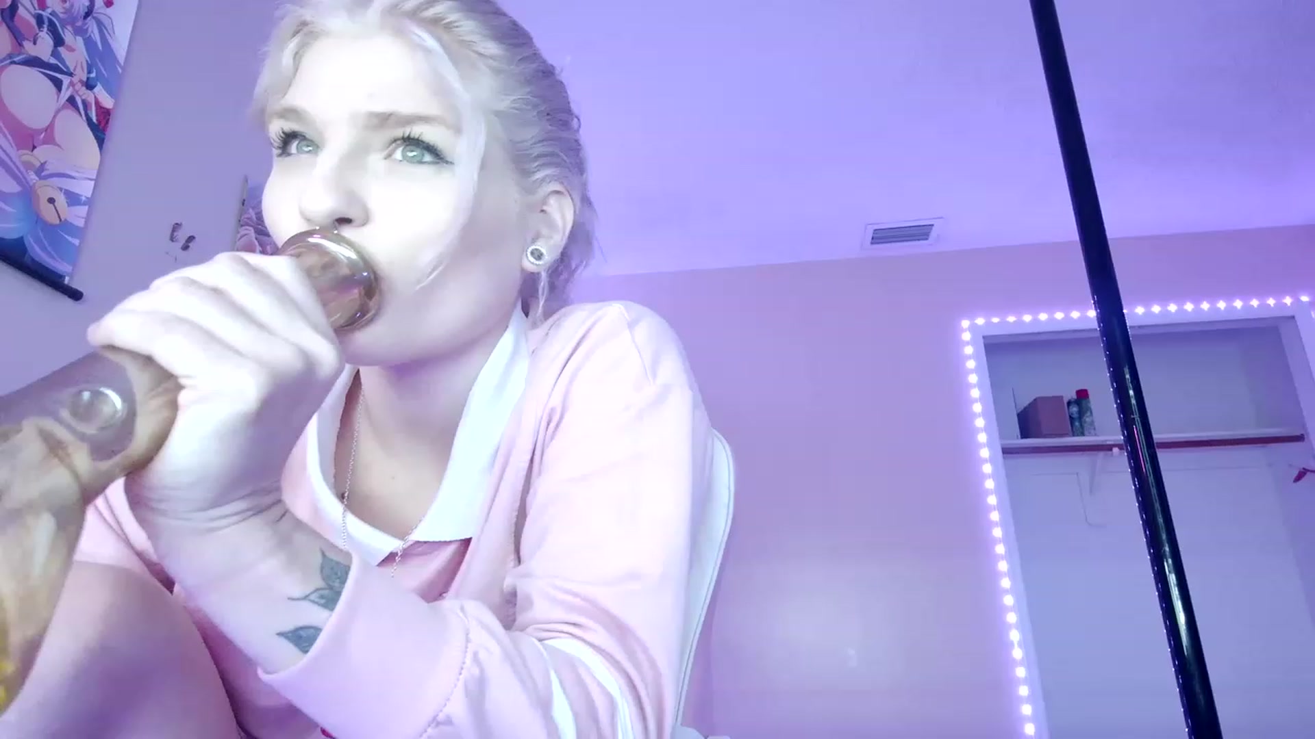 Gallery image thumbnail from DuckChan0's myfreecams stream on, 02/06/2023, 18:04 image 4 of 20