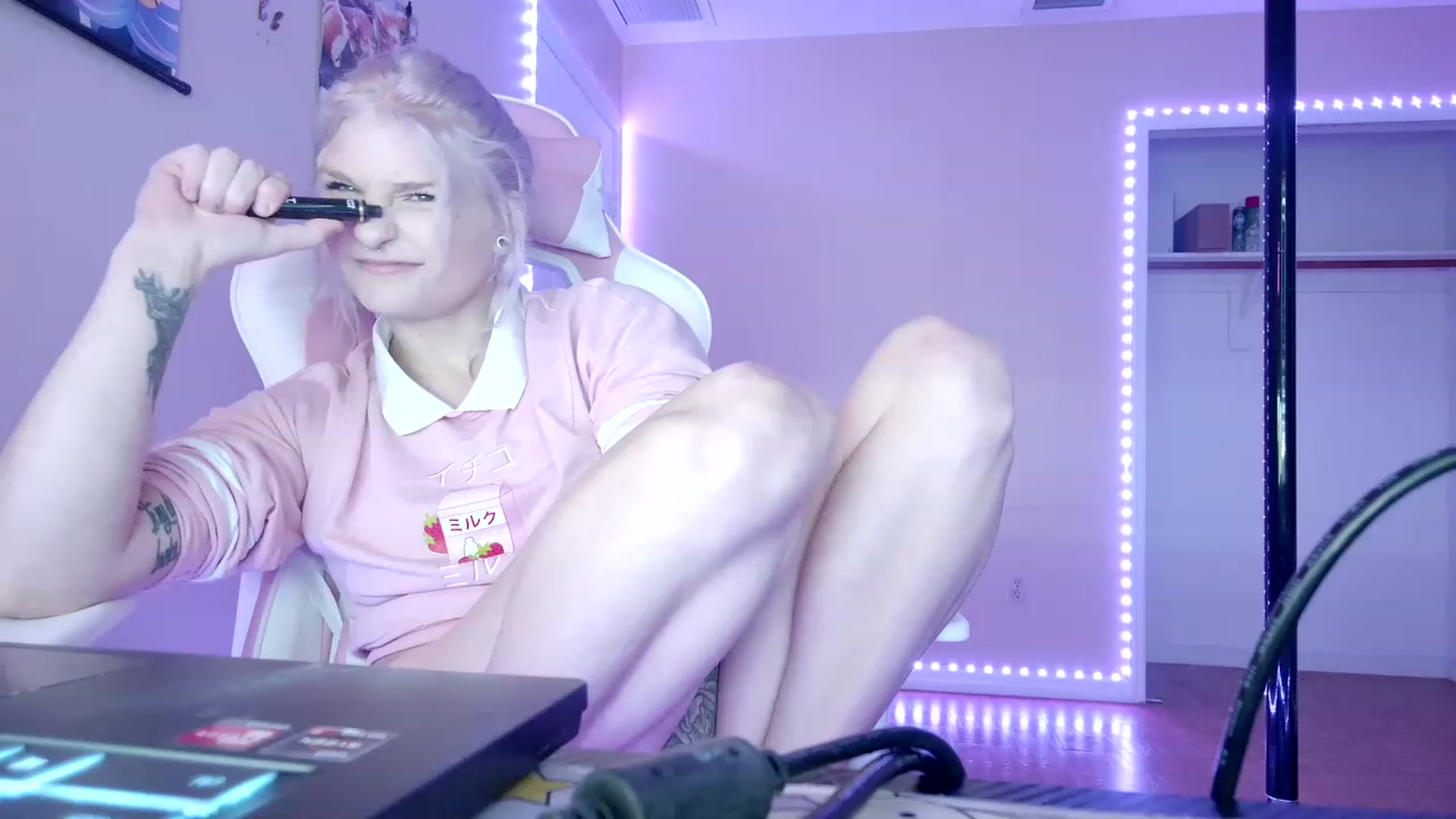 Gallery image thumbnail from DuckChan0's myfreecams stream on, 02/06/2023, 18:04 image 11 of 20