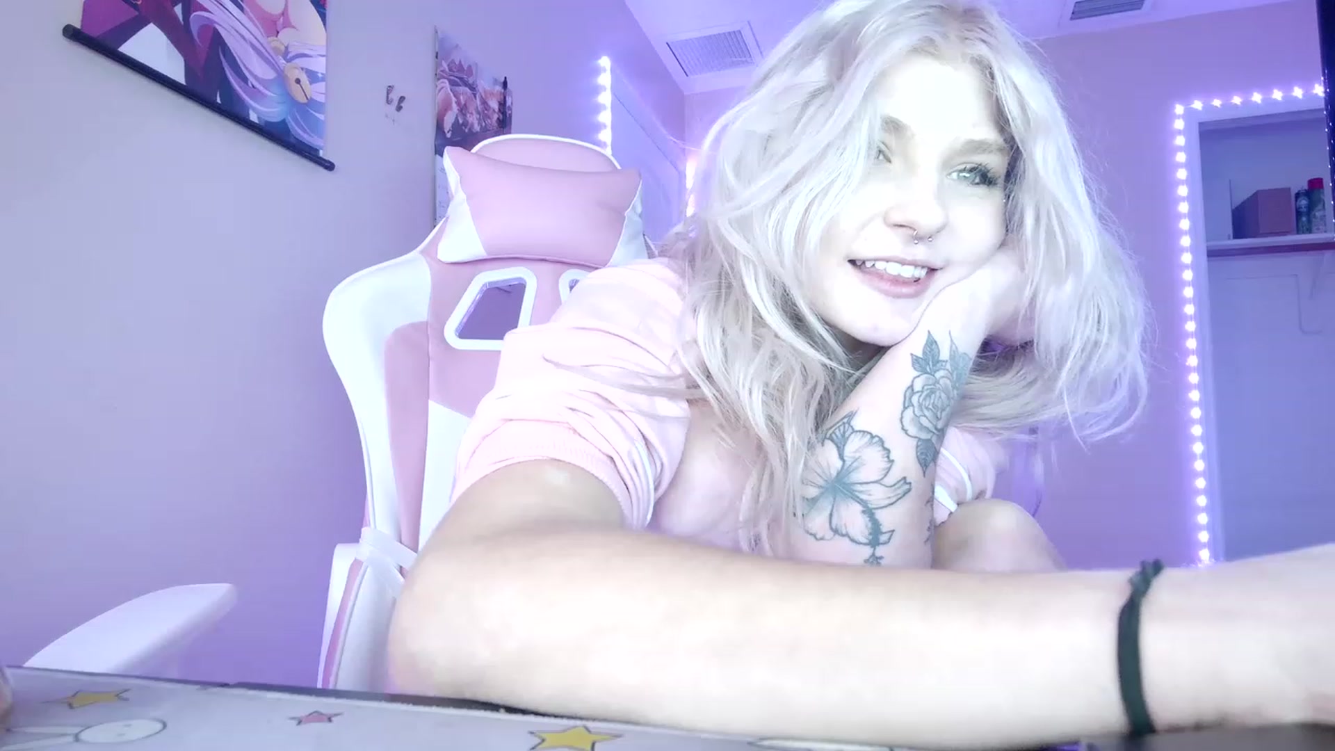 Gallery image thumbnail from DuckChan0's myfreecams stream on, 02/06/2023, 18:45 image 7 of 20