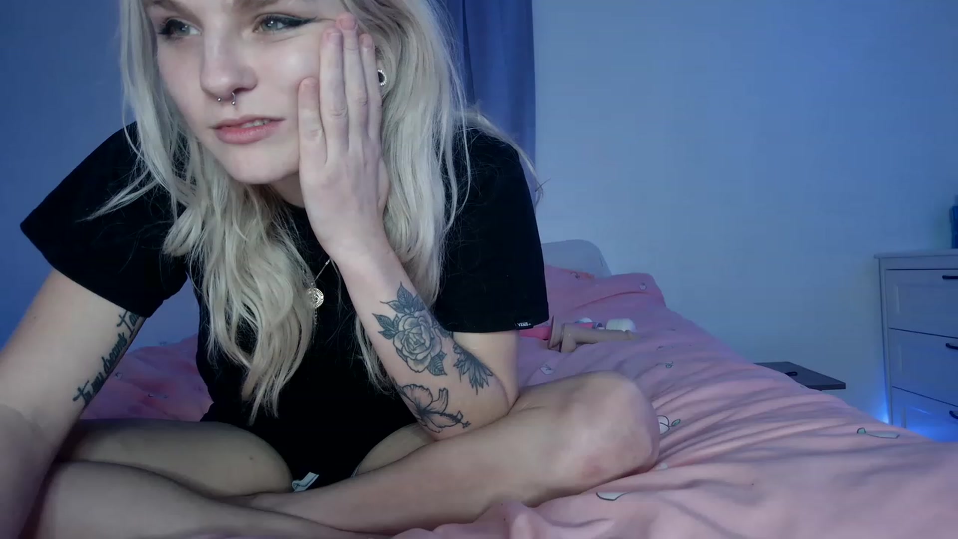 Gallery image thumbnail from DuckChan0's myfreecams stream on, 02/13/2023, 01:20 image 17 of 20