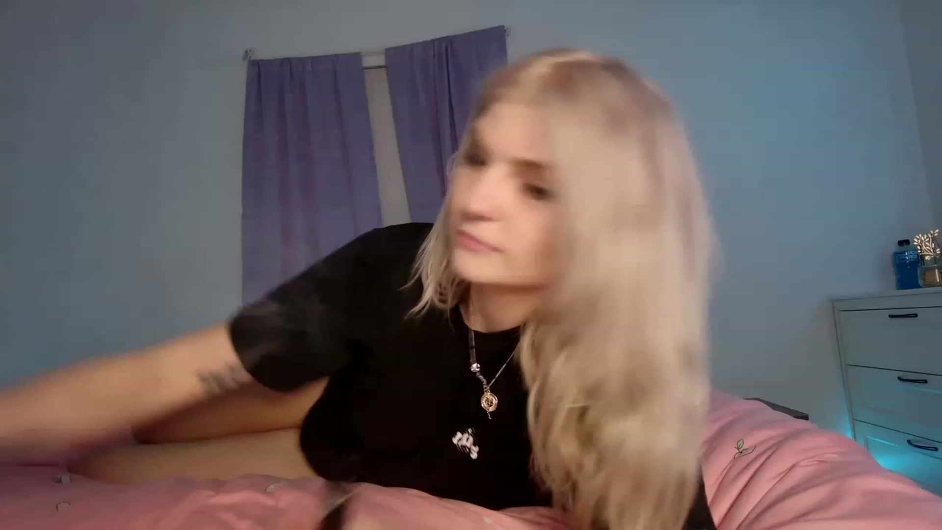 Gallery image thumbnail from DuckChan0's myfreecams stream on, 02/13/2023, 01:20 image 6 of 20
