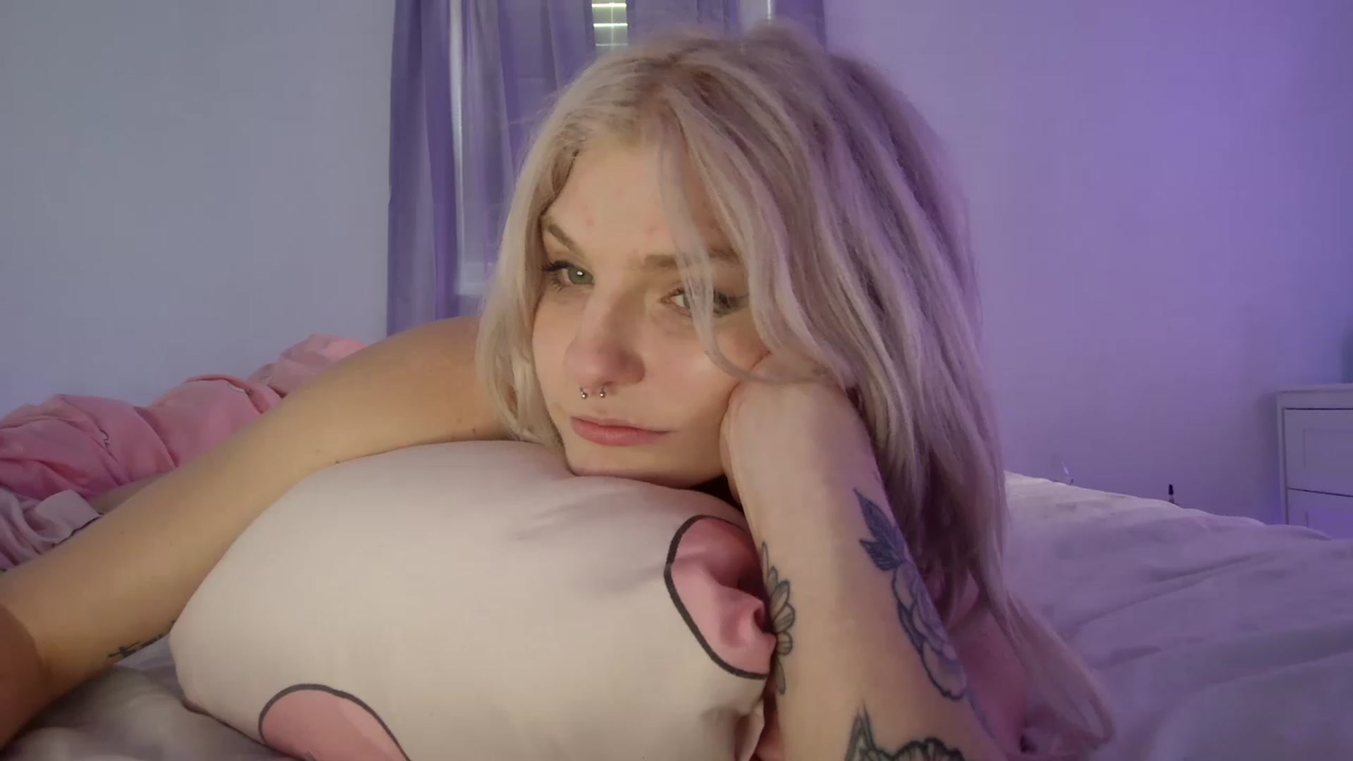 Gallery image thumbnail from DuckChan0's myfreecams stream on, 02/13/2023, 19:14 image 19 of 20