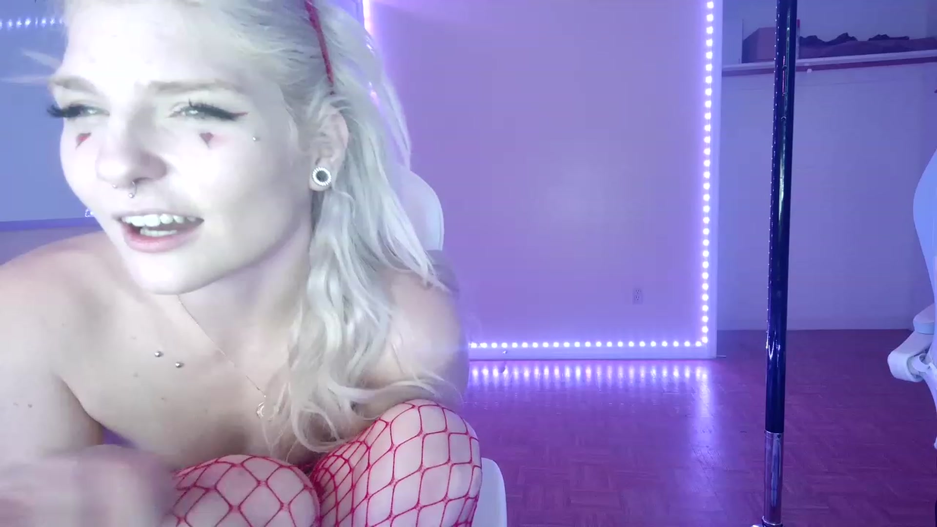 Gallery image thumbnail from DuckChan0's myfreecams stream on, 02/14/2023, 19:11 image 2 of 20