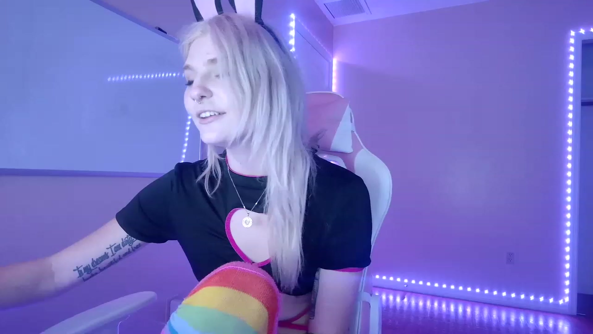 Gallery image thumbnail from DuckChan0's myfreecams stream on, 02/15/2023, 16:02 image 7 of 20