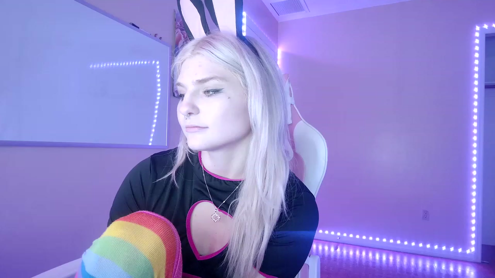 Gallery image thumbnail from DuckChan0's myfreecams stream on, 02/15/2023, 16:02 image 4 of 20