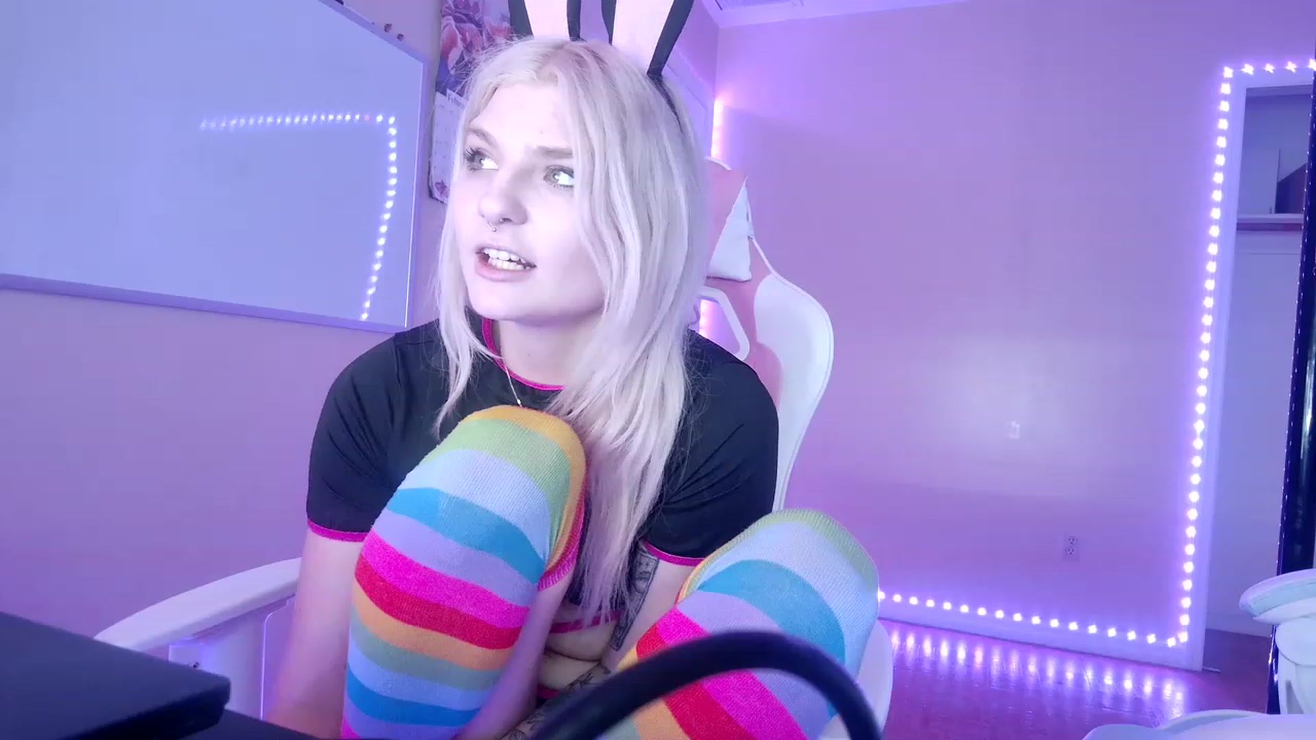 Gallery image thumbnail from DuckChan0's myfreecams stream on, 02/15/2023, 16:02 image 11 of 20