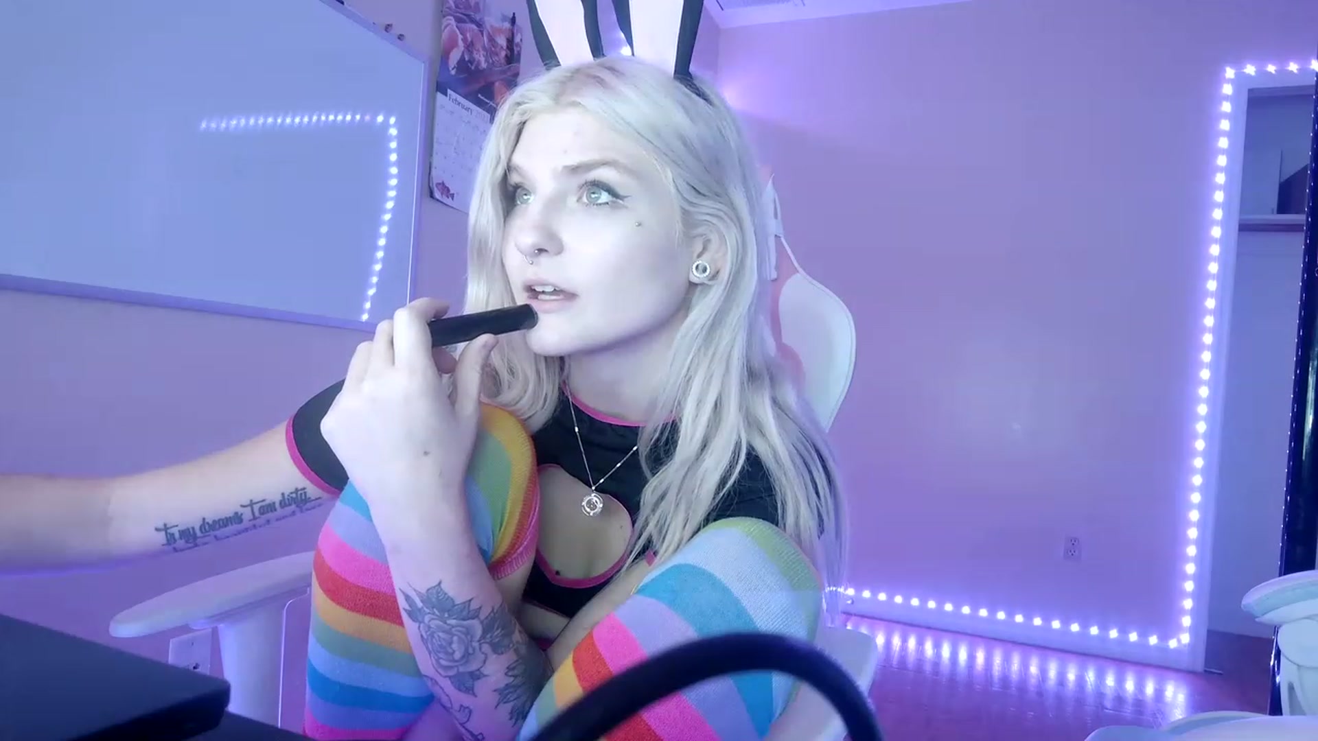 Gallery image thumbnail from DuckChan0's myfreecams stream on, 02/15/2023, 16:02 image 13 of 20