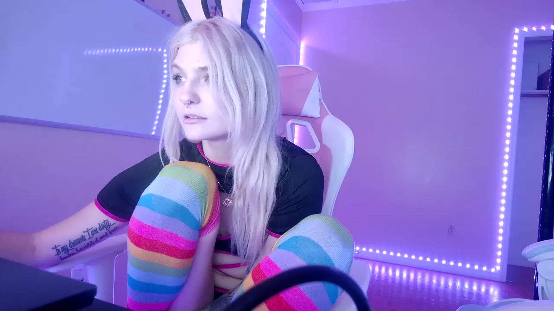 Gallery image thumbnail from DuckChan0's myfreecams stream on, 02/15/2023, 16:02 image 12 of 20