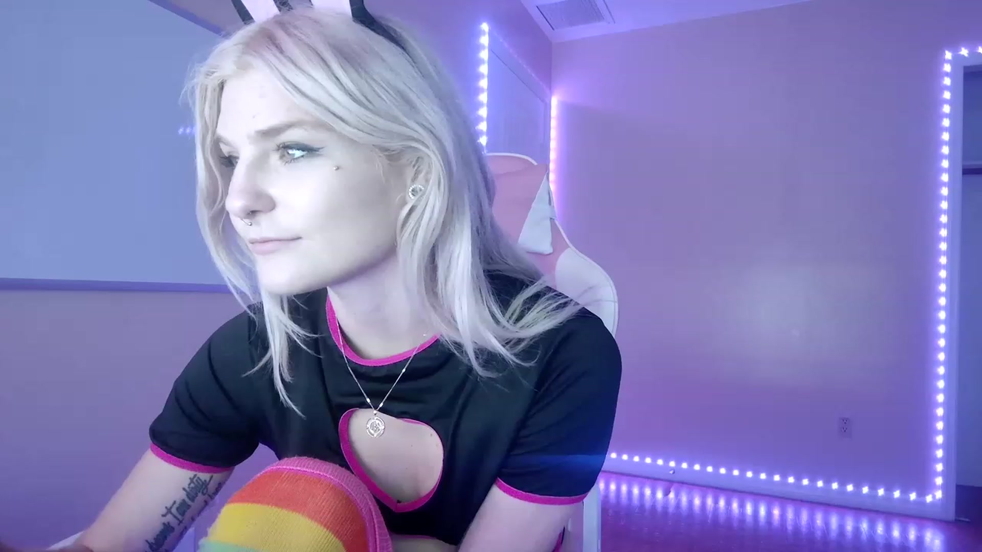 Gallery image thumbnail from DuckChan0's myfreecams stream on, 02/15/2023, 16:02 image 6 of 20