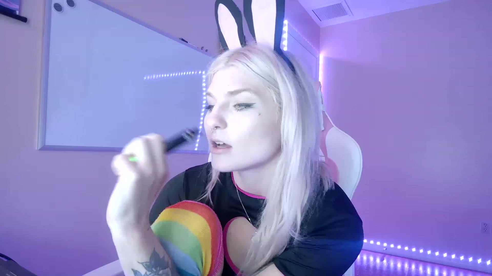 Gallery image thumbnail from DuckChan0's myfreecams stream on, 02/15/2023, 16:02 image 3 of 20