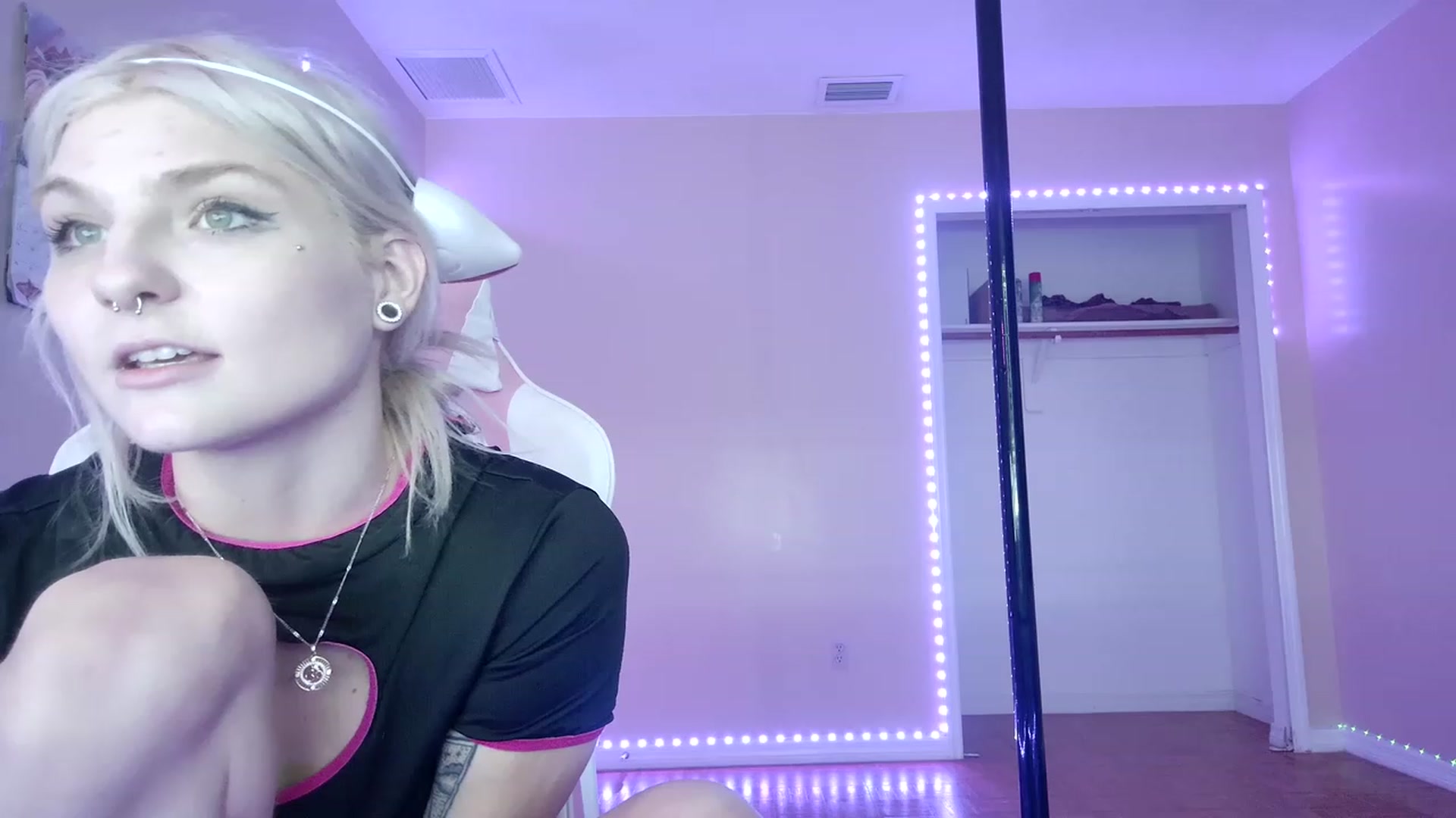 Gallery image thumbnail from DuckChan0's myfreecams stream on, 02/15/2023, 17:41 image 18 of 20