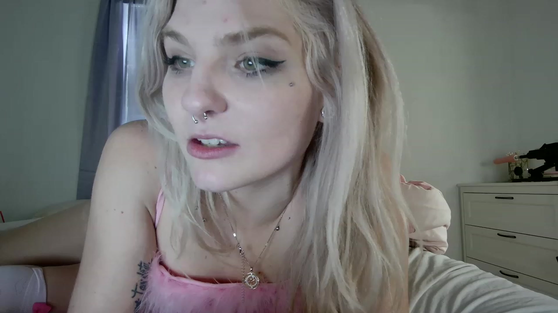Gallery image thumbnail from DuckChan0's myfreecams stream on, 02/15/2023, 20:04 image 16 of 20