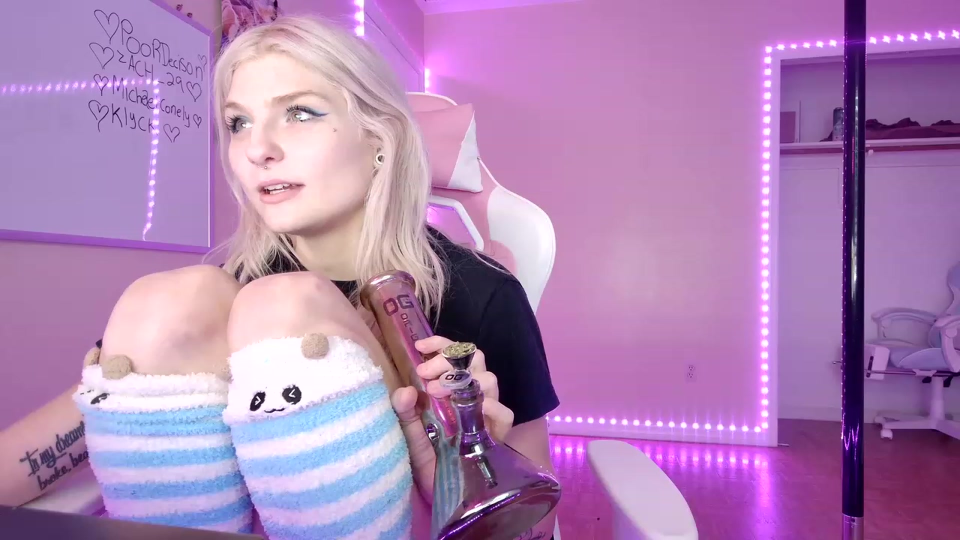 Gallery image thumbnail from DuckChan0's myfreecams stream on, 02/17/2023, 18:12 image 1 of 20